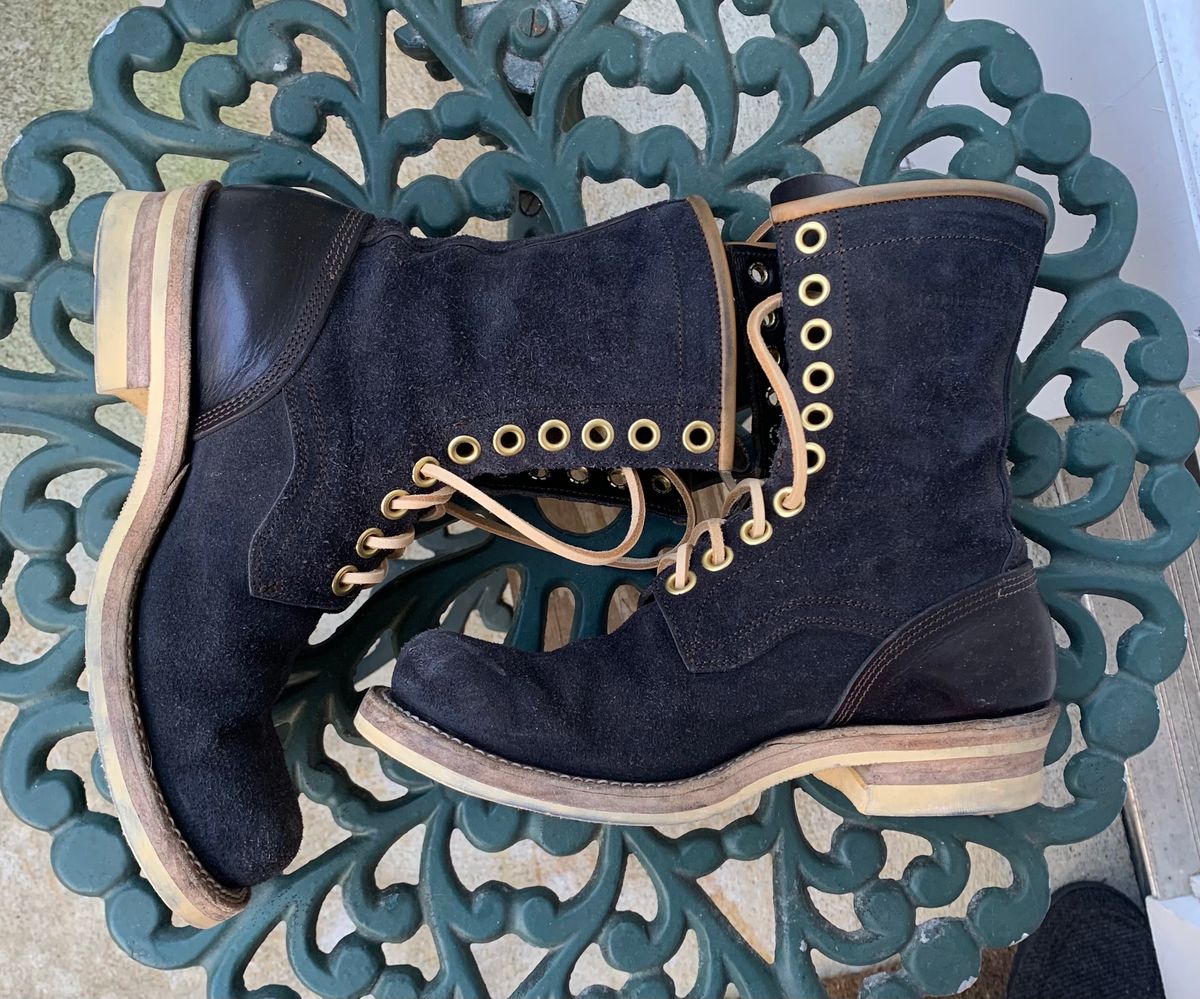 Photo by Emily on February 1, 2025 of the Sobreiro Boots Estrella in Conceria Lostivale Natural Roughout Overdyed Black, Grain Side Heel Counters.
