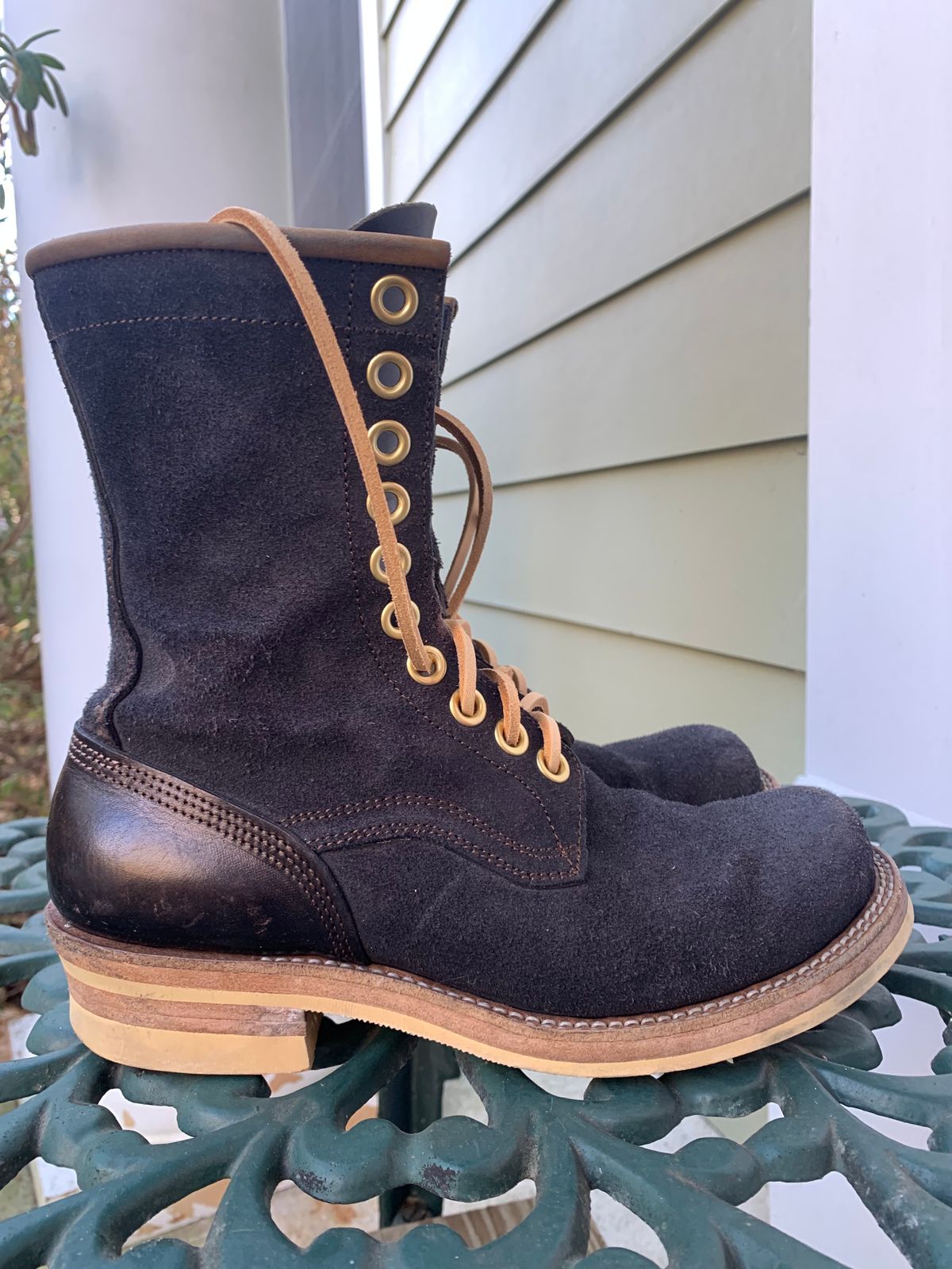 Photo by Emily on February 1, 2025 of the Sobreiro Boots Estrella in Conceria Lostivale Natural Roughout Overdyed Black, Grain Side Heel Counters.