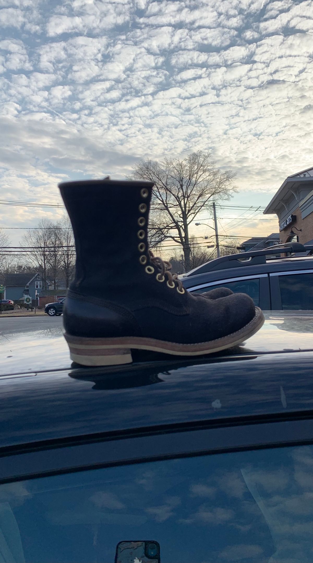 Photo by Emily on March 4, 2025 of the Sobreiro Boots Estrella in Conceria Lostivale Natural Roughout Overdyed Black, Grain Side Heel Counters.