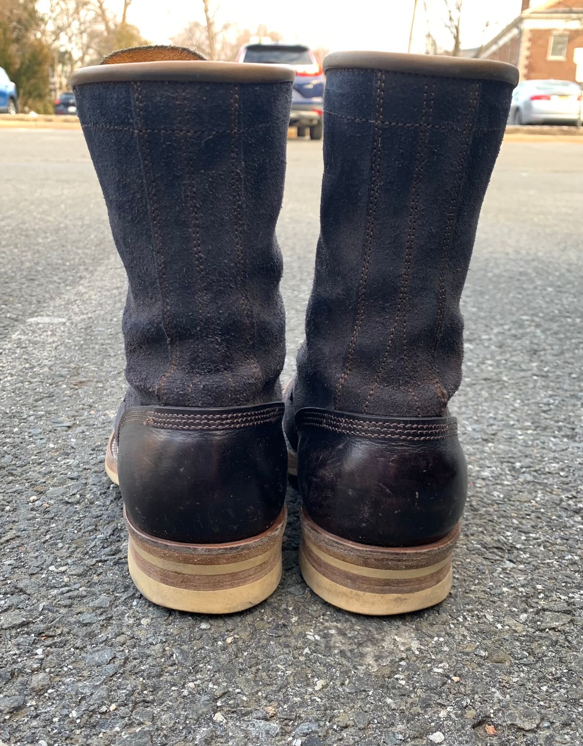 Photo by Emily on March 4, 2025 of the Sobreiro Boots Estrella in Conceria Lostivale Natural Roughout Overdyed Black, Grain Side Heel Counters.