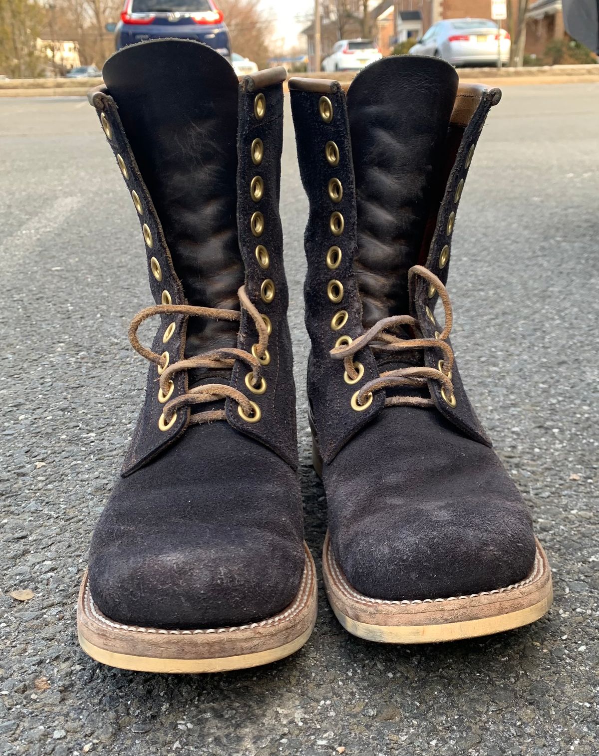 Photo by Emily on March 4, 2025 of the Sobreiro Boots Estrella in Conceria Lostivale Natural Roughout Overdyed Black, Grain Side Heel Counters.