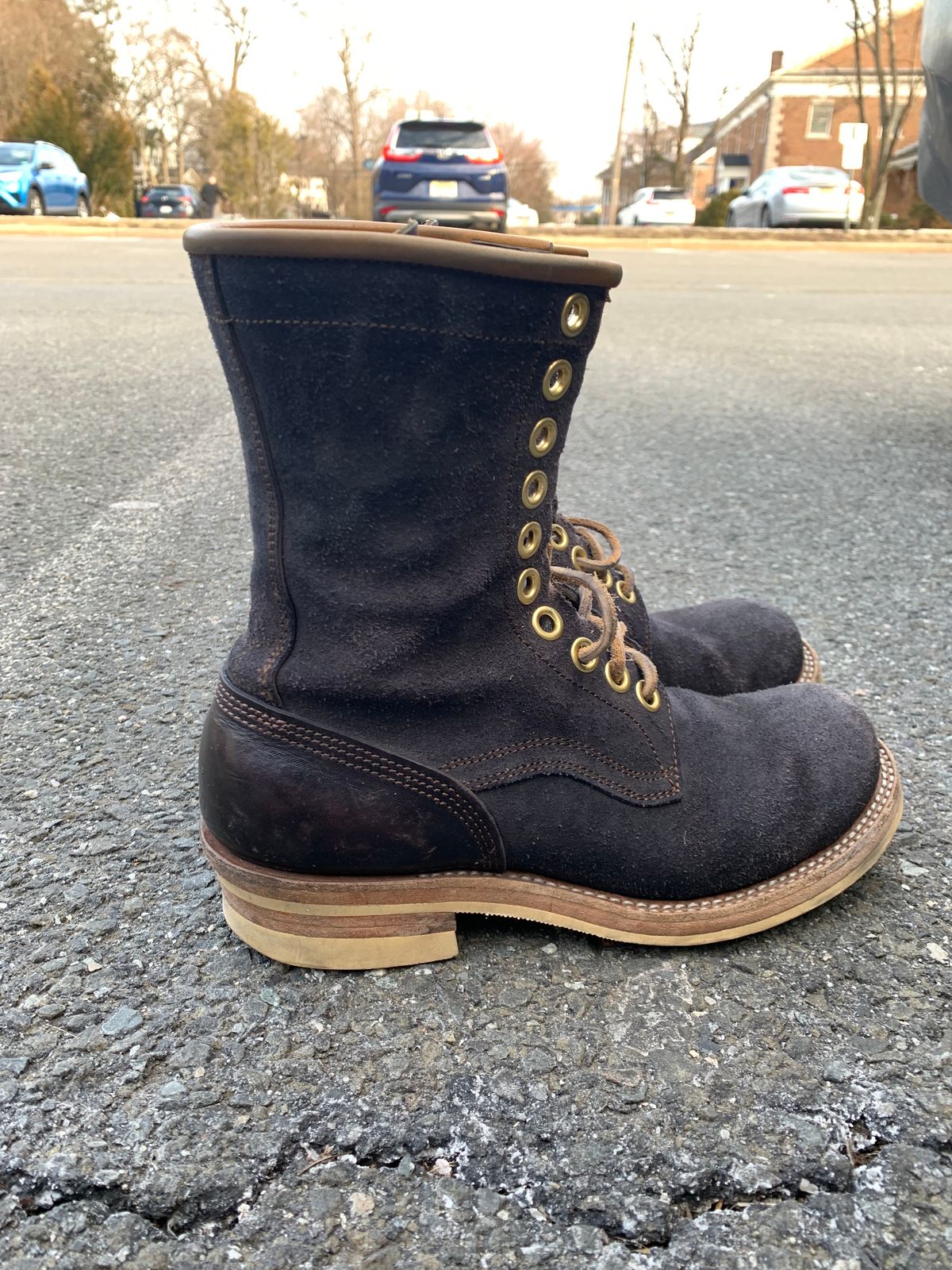 Photo by Emily on March 4, 2025 of the Sobreiro Boots Estrella in Conceria Lostivale Natural Roughout Overdyed Black, Grain Side Heel Counters.