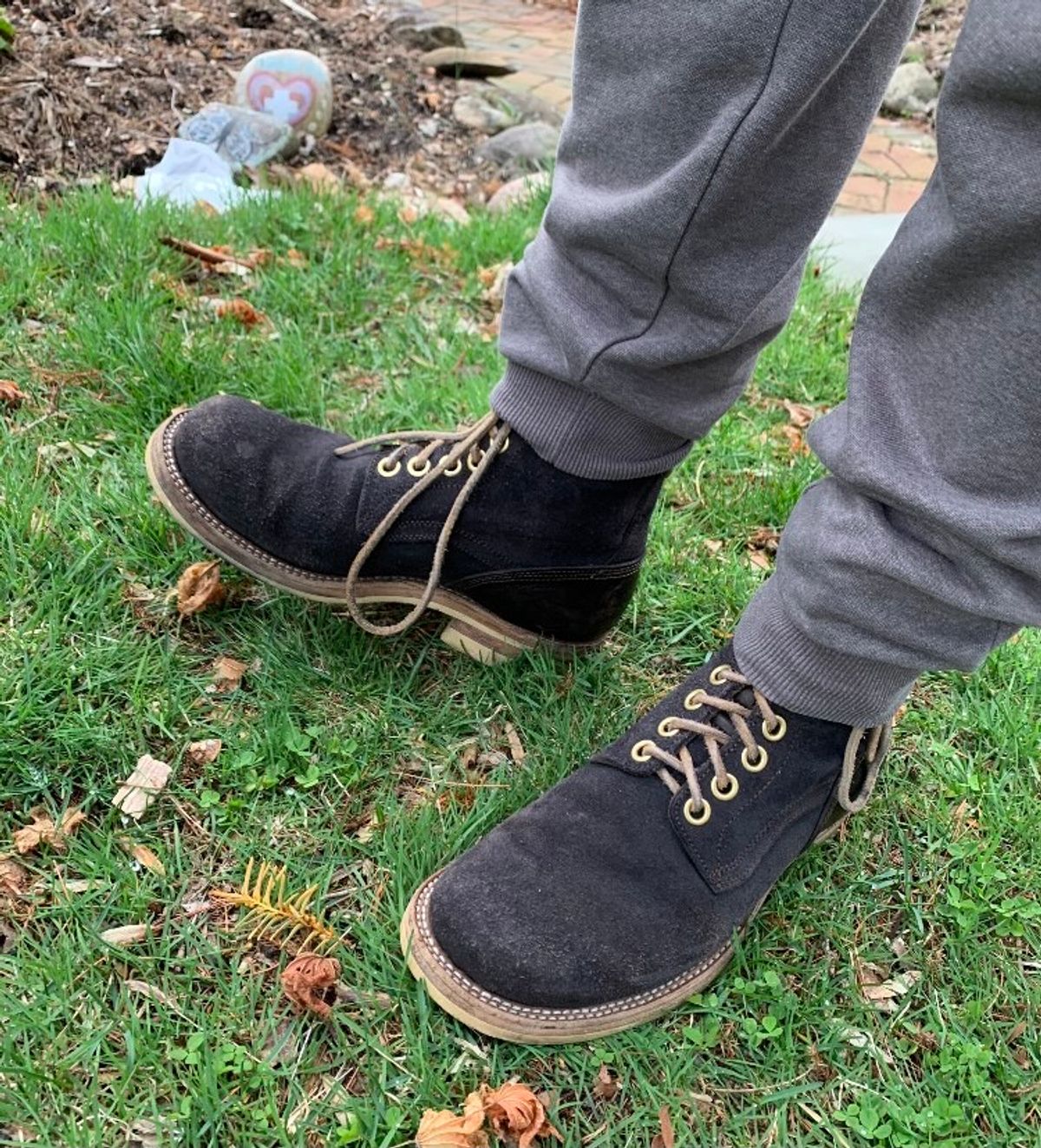 Photo by Emily on April 5, 2025 of the Sobreiro Boots Estrella in Conceria Lostivale Natural Roughout Overdyed Black, Grain Side Heel Counters.