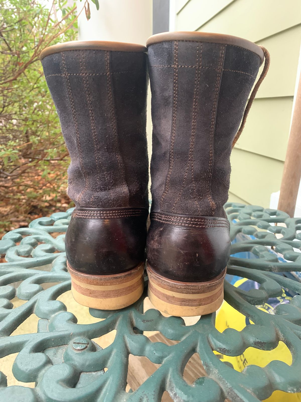 Photo by Emily on April 5, 2025 of the Sobreiro Boots Estrella in Conceria Lostivale Natural Roughout Overdyed Black, Grain Side Heel Counters.