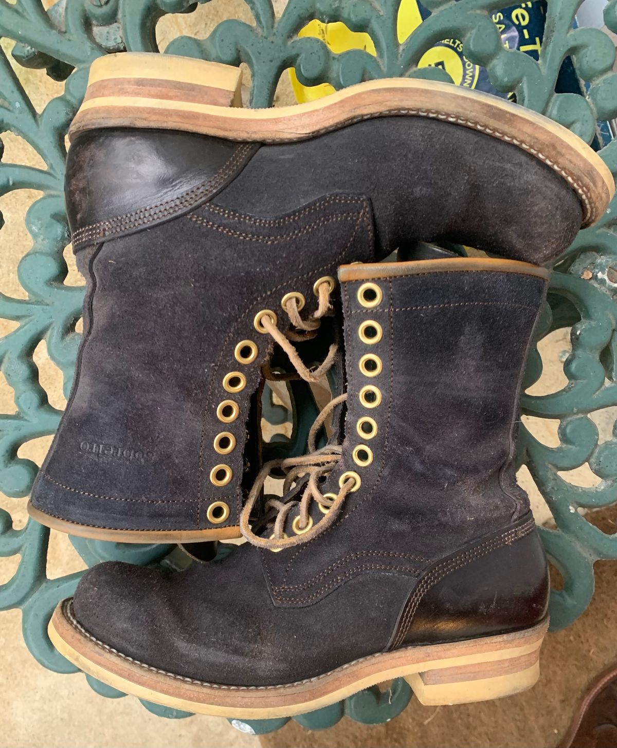 Photo by Emily on April 5, 2025 of the Sobreiro Boots Estrella in Conceria Lostivale Natural Roughout Overdyed Black, Grain Side Heel Counters.