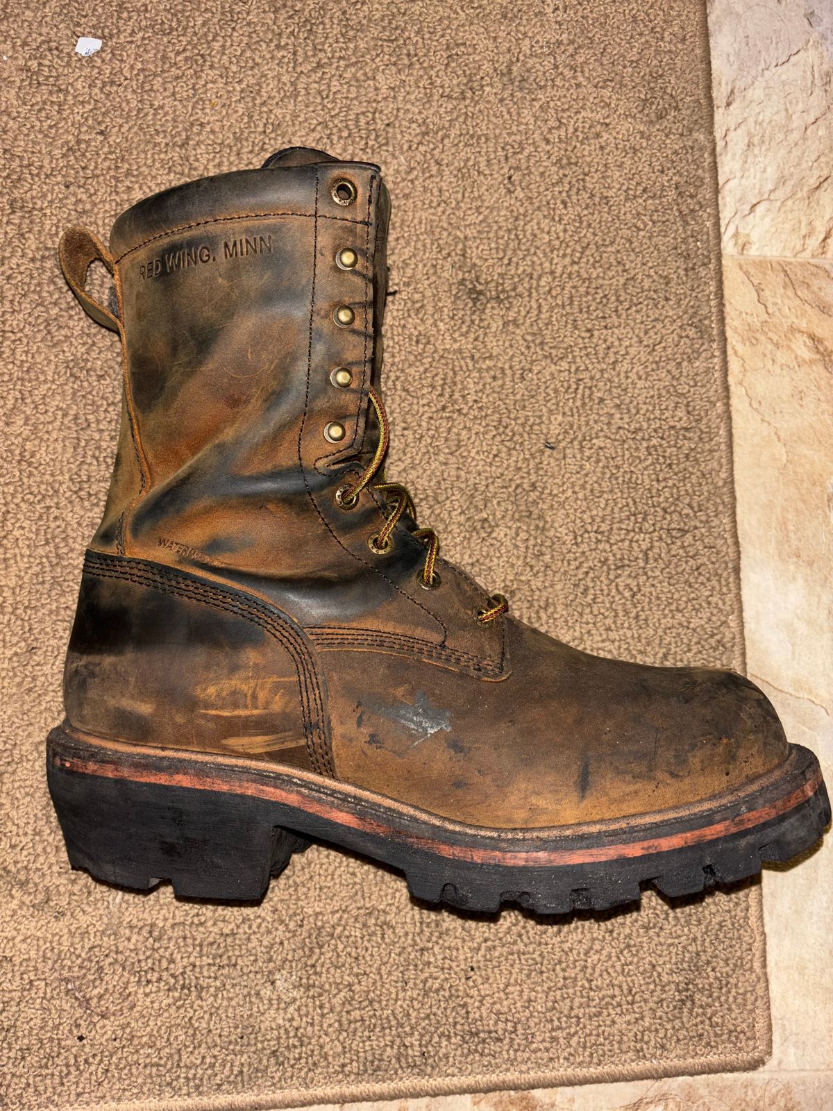 Photo by mylordchanel on January 4, 2026 of the Red Wing Loggermax in Red Wing Leather & Nubuck.