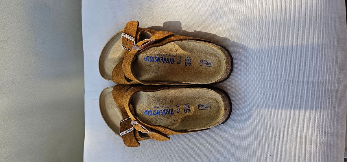 Photo by tastyporkbuns on October 11, 2024 of the Birkenstock Arizona in Mink Suede.