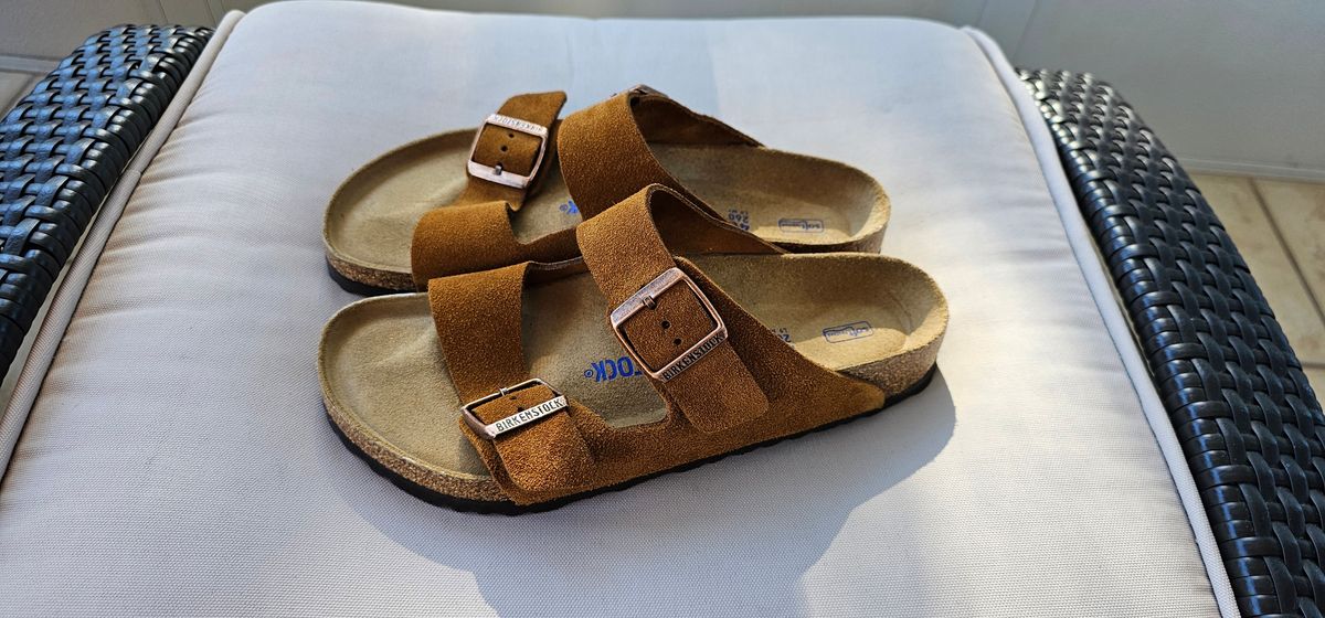 Photo by tastyporkbuns on October 11, 2024 of the Birkenstock Arizona in Mink Suede.