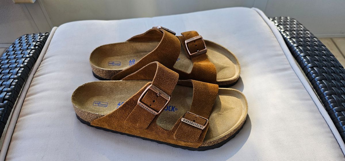 Photo by tastyporkbuns on October 11, 2024 of the Birkenstock Arizona in Mink Suede.