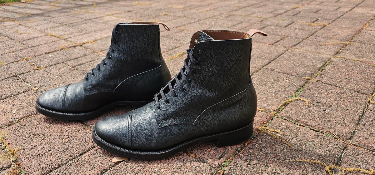 Photo by tastyporkbuns on March 31, 2025 of the Clinch Graham Boots in Black French Kip Emboss.