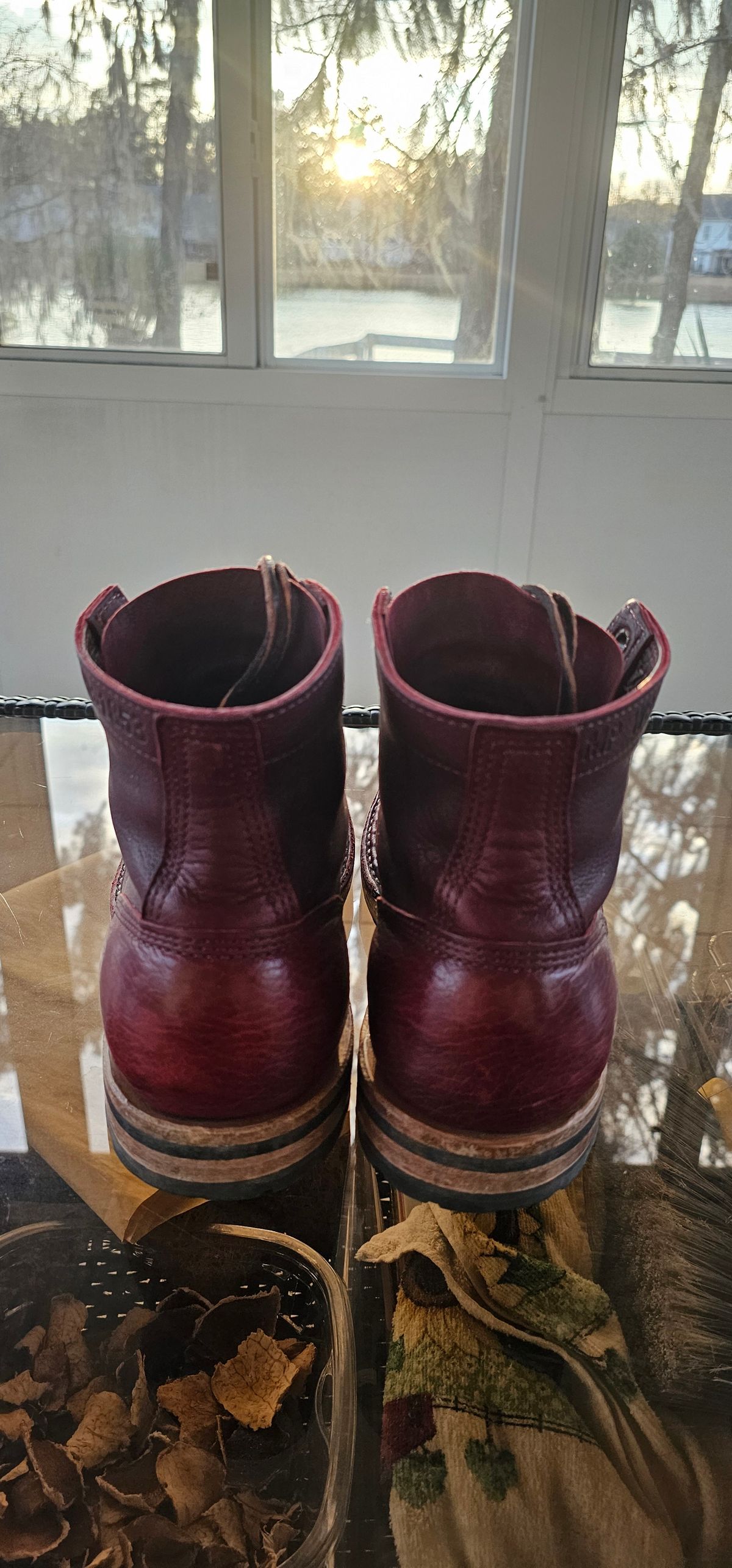 Photo by tastyporkbuns on January 5, 2025 of the White's MP-Sherman Toe Cap in Gallun Leathers Shrunken Calf in Black Cherry.