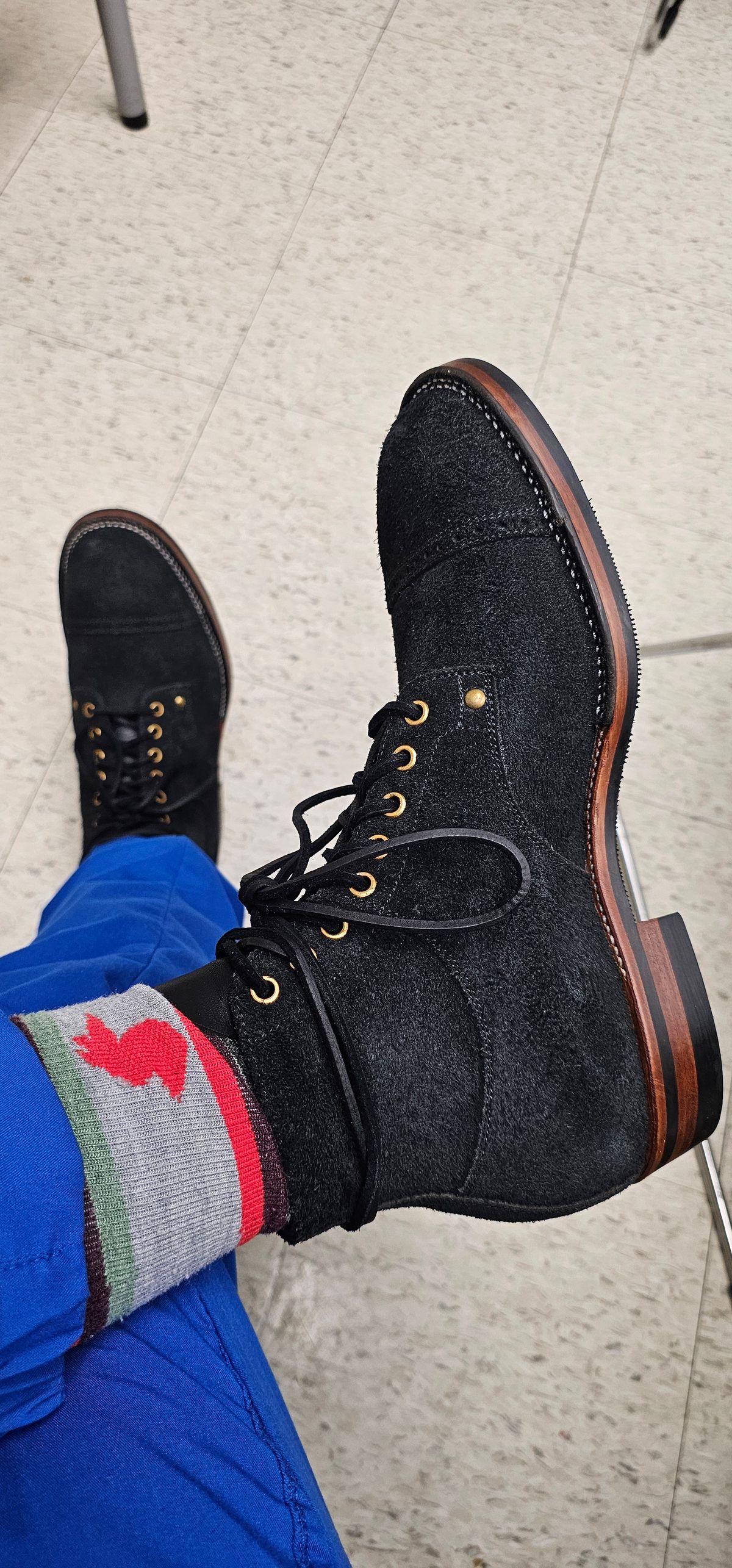 Photo by tastyporkbuns on August 8, 2025 of the Iron Boots Østmo X Iron Boots Drop 13 in Seidel Black Oil Tan Roughout & SB Foot Black Oiltan.
