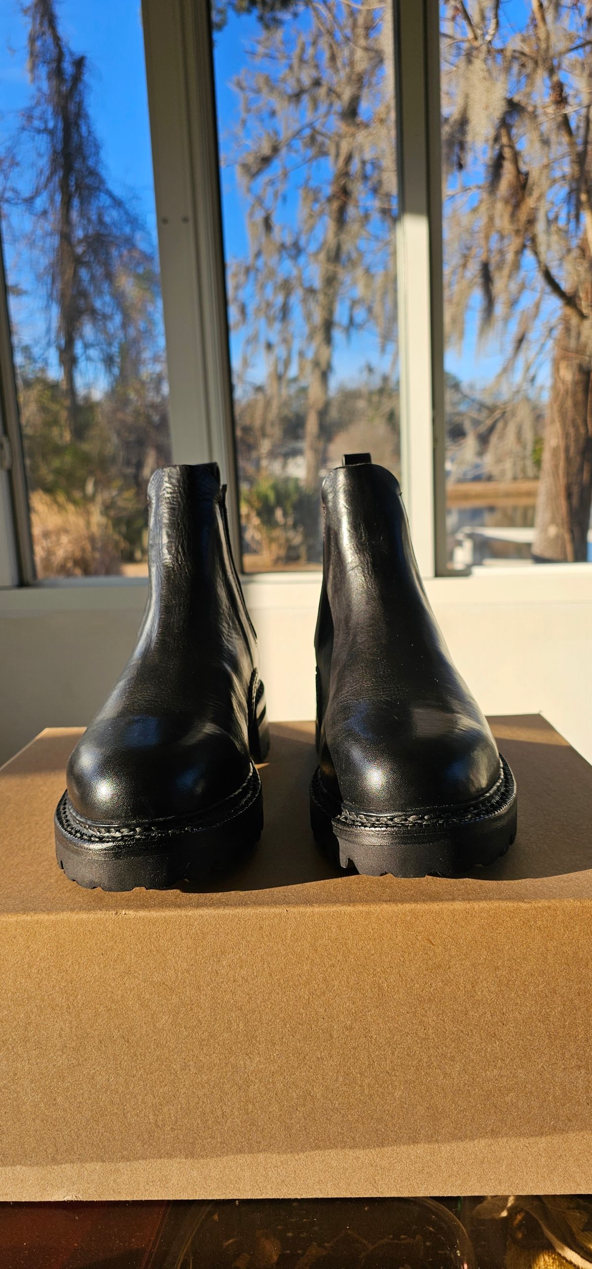 Photo by tastyporkbuns on January 20, 2025 of the Arch Support Project Workman Chelsea in Nero Vachetta 800 Calf.