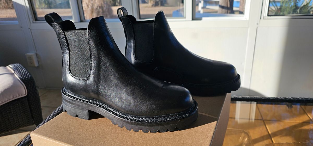 Photo by tastyporkbuns on January 20, 2025 of the Arch Support Project Workman Chelsea in Nero Vachetta 800 Calf.