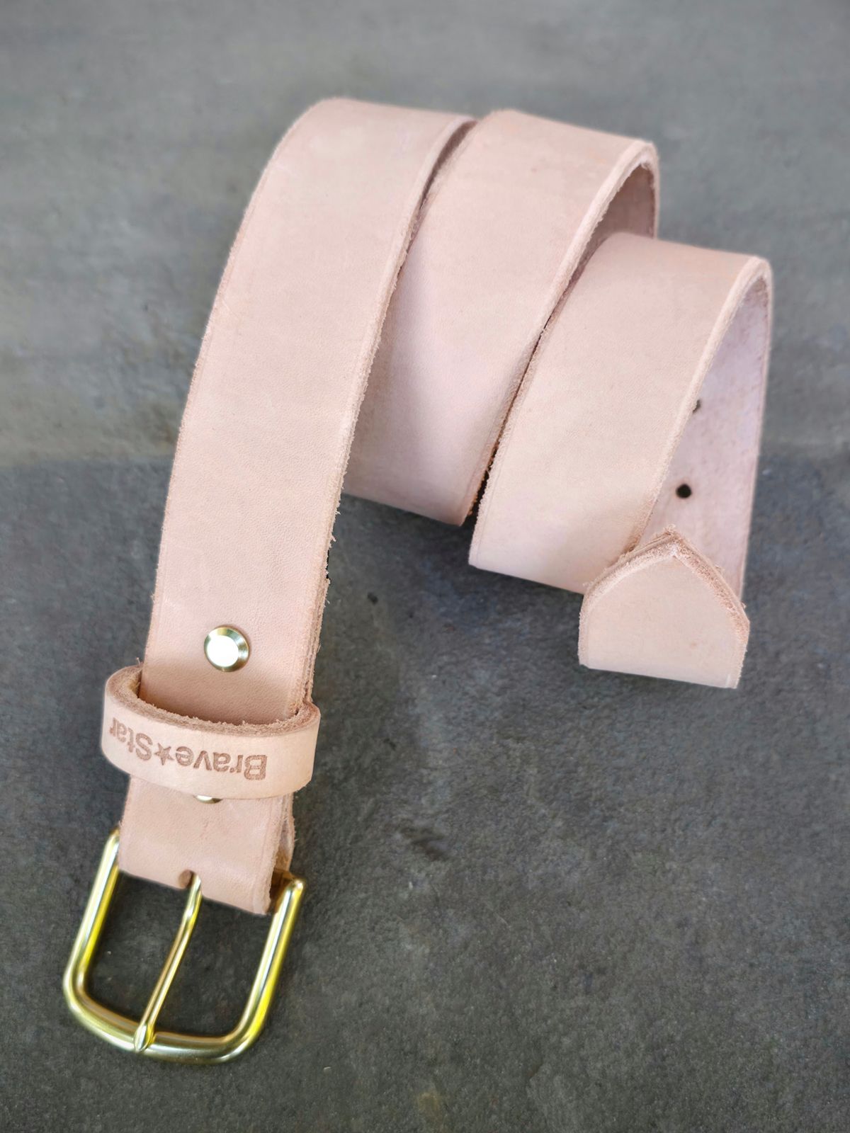 Photo by DaveWilkes on October 1, 2025 of the Brave Star Selvage RW Leather Belt In Vegtan in Unknown Natural Veg Tan.