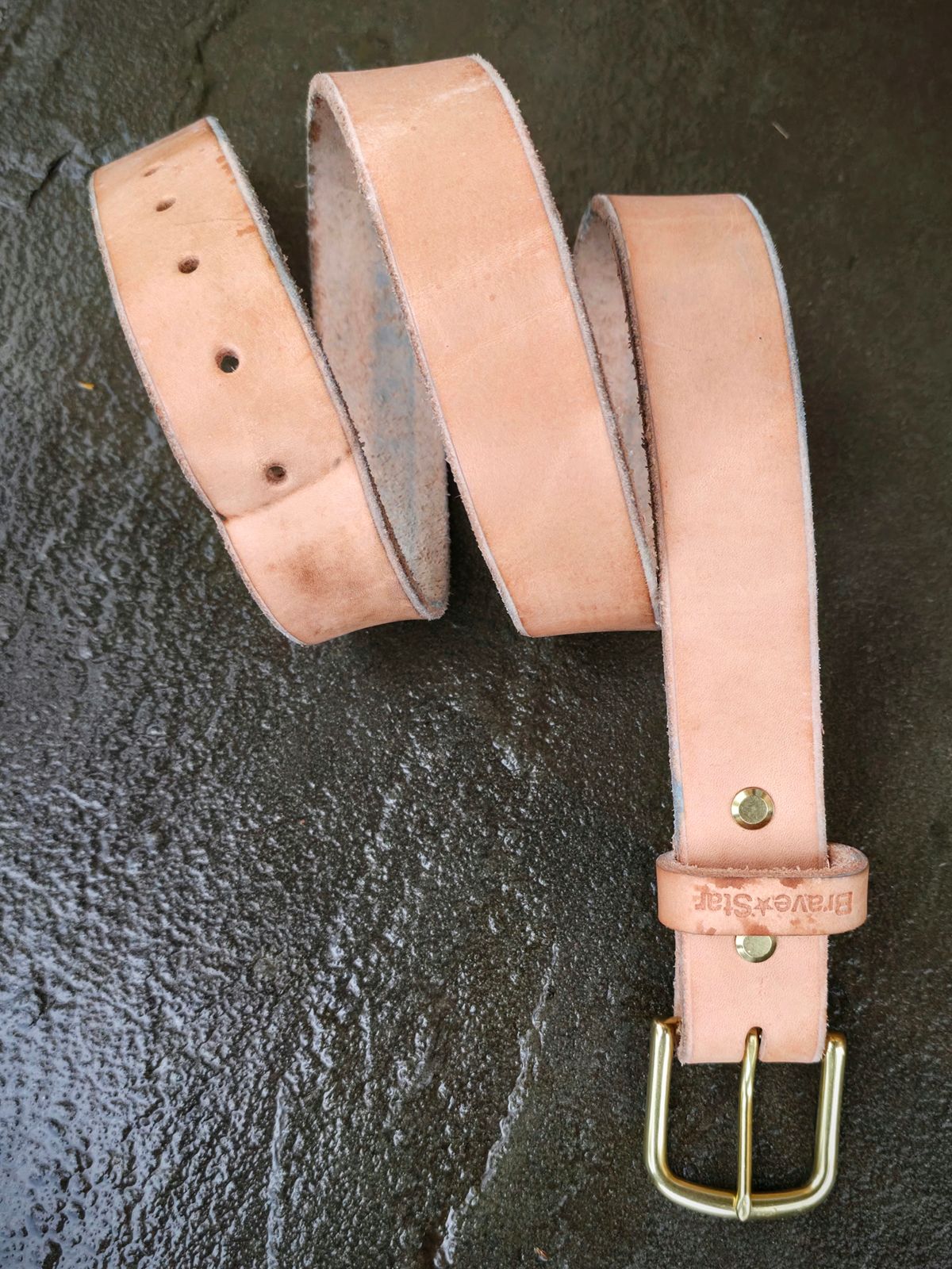 Photo by DaveWilkes on November 5, 2025 of the Brave Star Selvage RW Leather Belt In Vegtan in Unknown Natural Veg Tan.