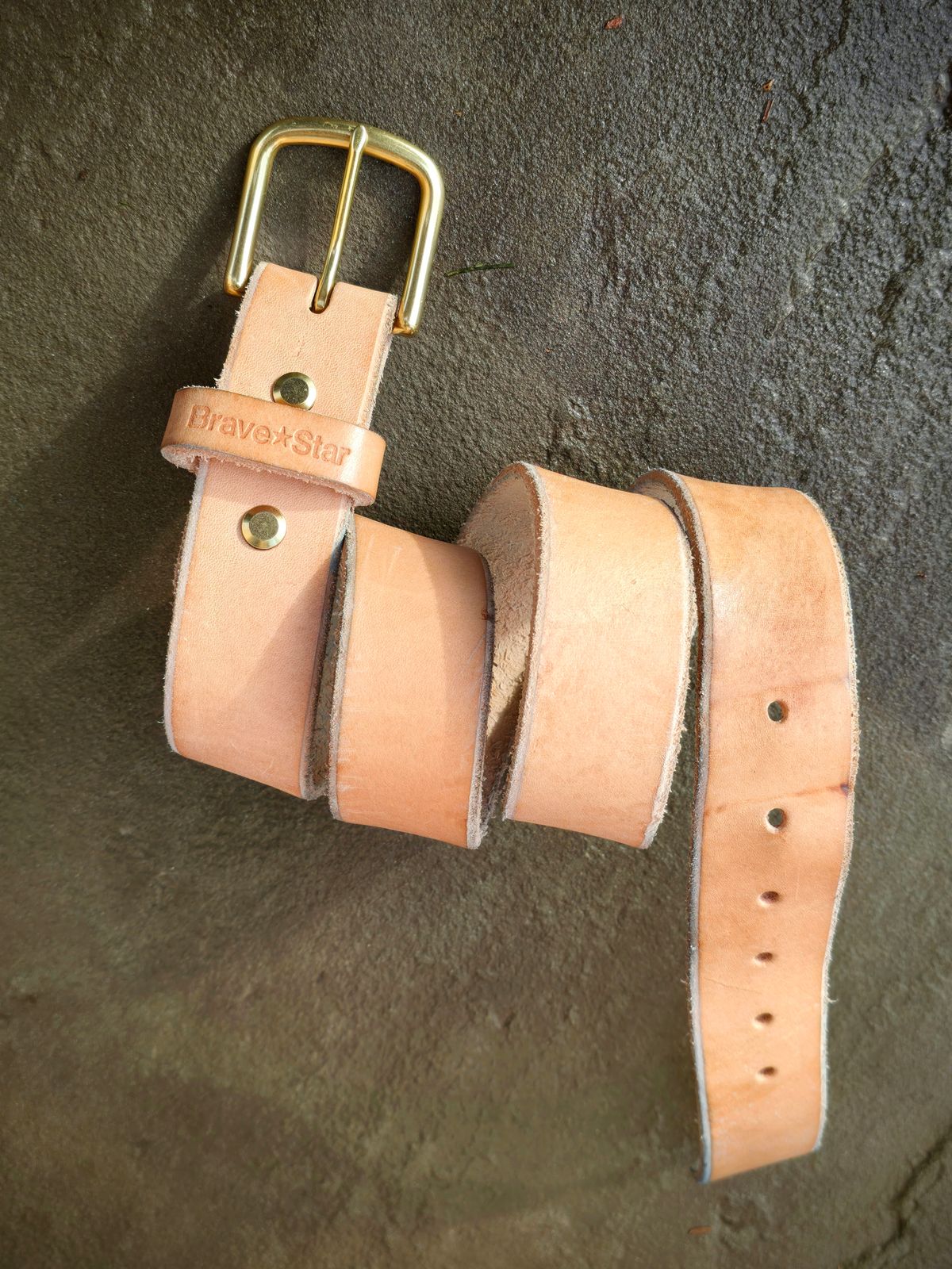 Photo by DaveWilkes on December 1, 2025 of the Brave Star Selvage RW Leather Belt In Vegtan in Unknown Natural Veg Tan.