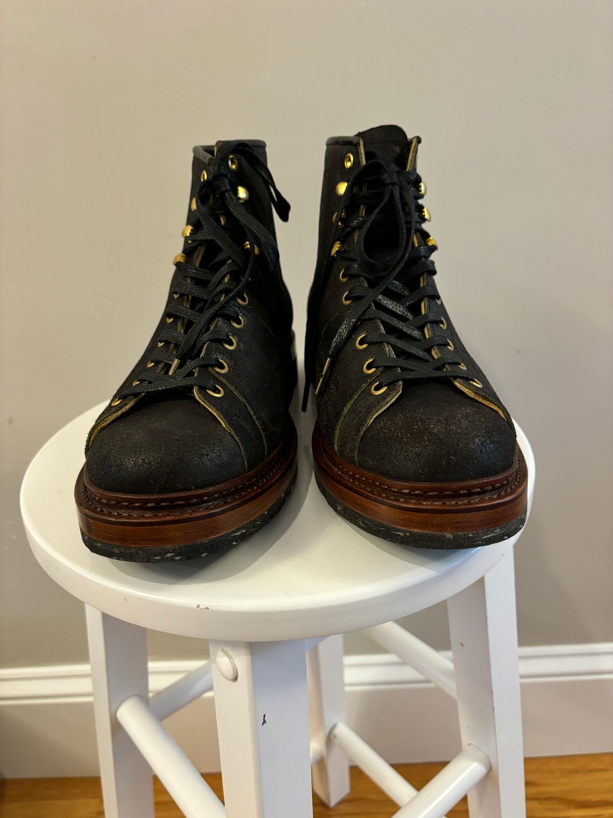 Photo by Tuan_Nguyen on October 9, 2024 of the Sagara Cordmaster in Badalassi Carlo Oliva Minerva Reverse Overdyed Black.