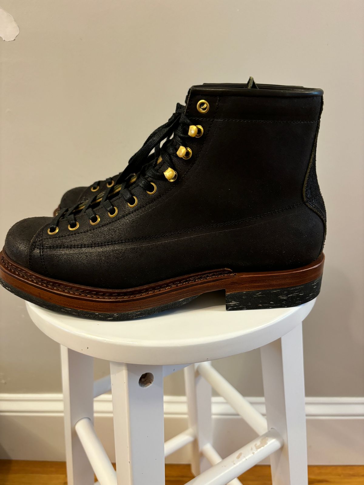 Photo by Tuan_Nguyen on October 9, 2024 of the Sagara Cordmaster in Badalassi Carlo Oliva Minerva Reverse Overdyed Black.