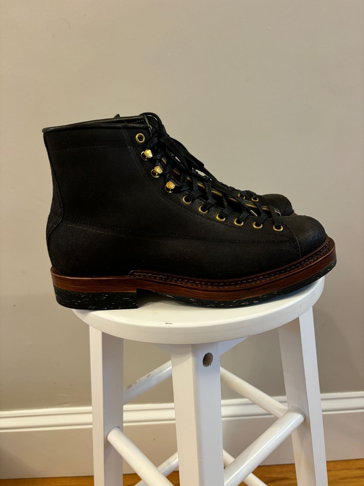 Photo by Tuan_Nguyen on October 9, 2024 of the Sagara Cordmaster in Badalassi Carlo Oliva Minerva Reverse Overdyed Black.