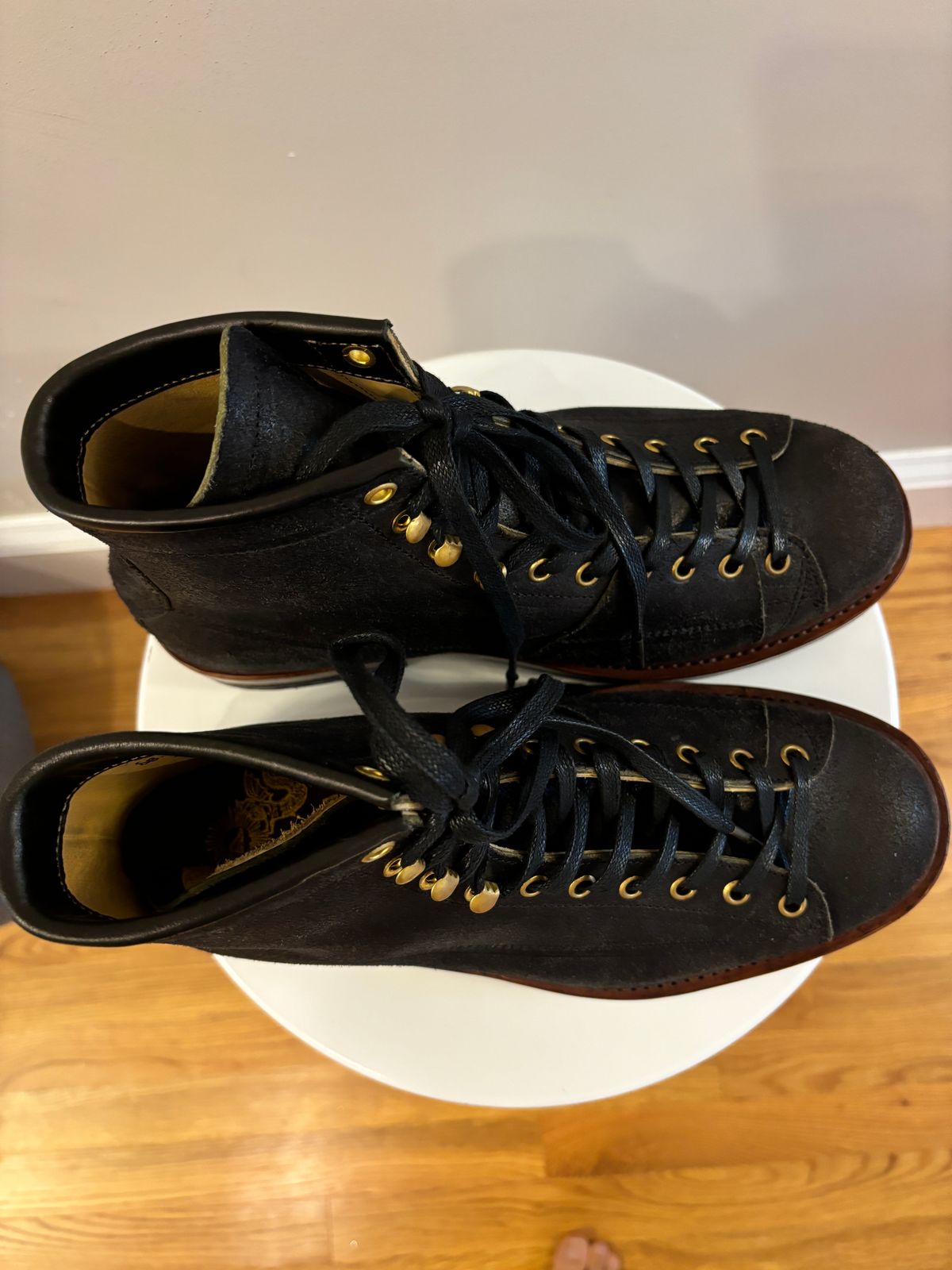 Photo by Tuan_Nguyen on October 9, 2024 of the Sagara Cordmaster in Badalassi Carlo Oliva Minerva Reverse Overdyed Black.