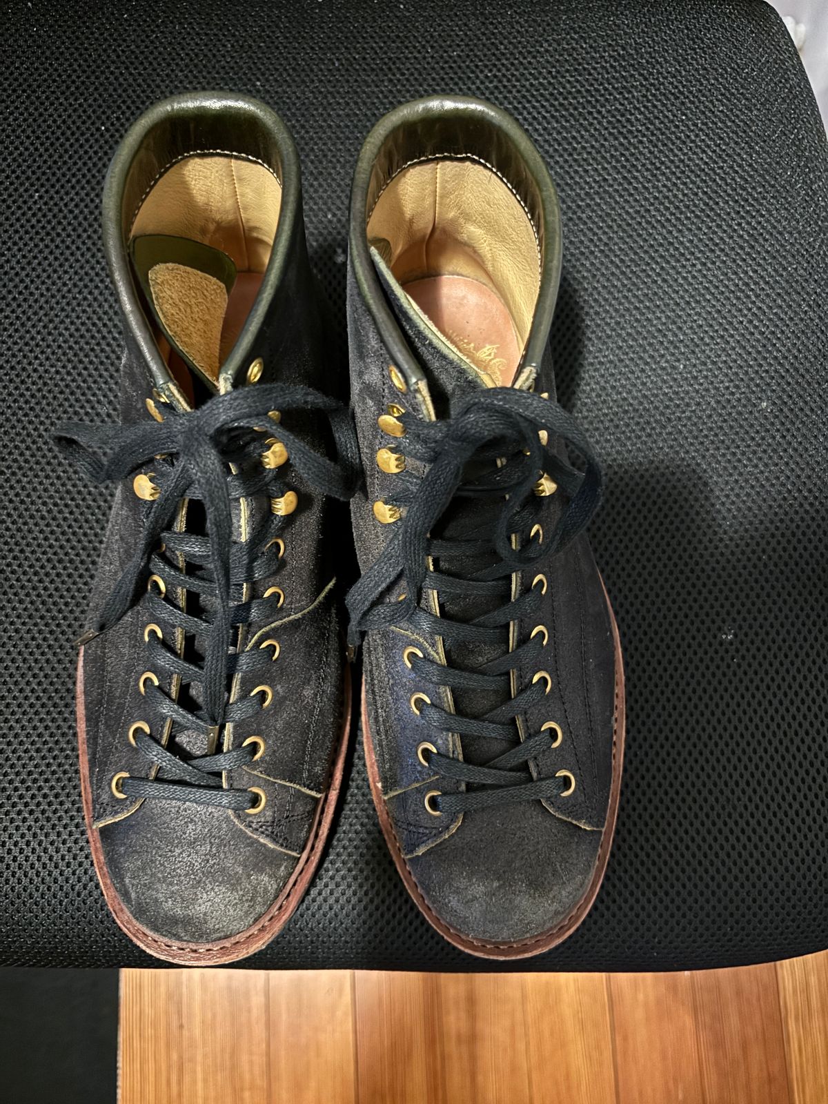 Photo by Tuan_Nguyen on November 30, 2024 of the Sagara Cordmaster in Badalassi Carlo Oliva Minerva Reverse Overdyed Black.