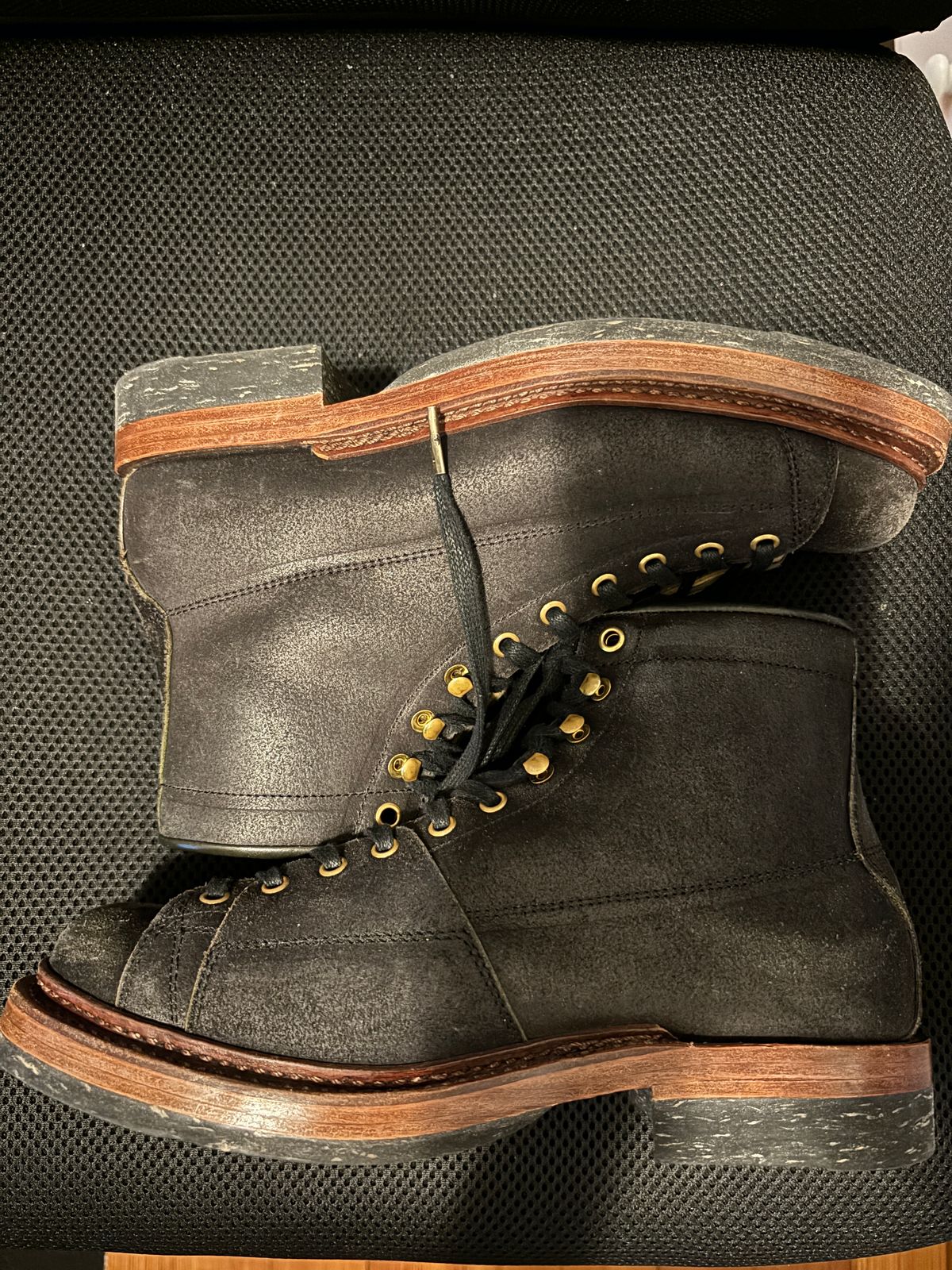 Photo by Tuan_Nguyen on November 30, 2024 of the Sagara Cordmaster in Badalassi Carlo Oliva Minerva Reverse Overdyed Black.