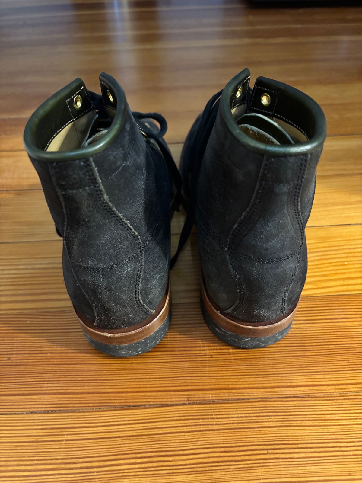 Photo by Tuan_Nguyen on December 9, 2024 of the Sagara Cordmaster in Badalassi Carlo Oliva Minerva Reverse Overdyed Black.