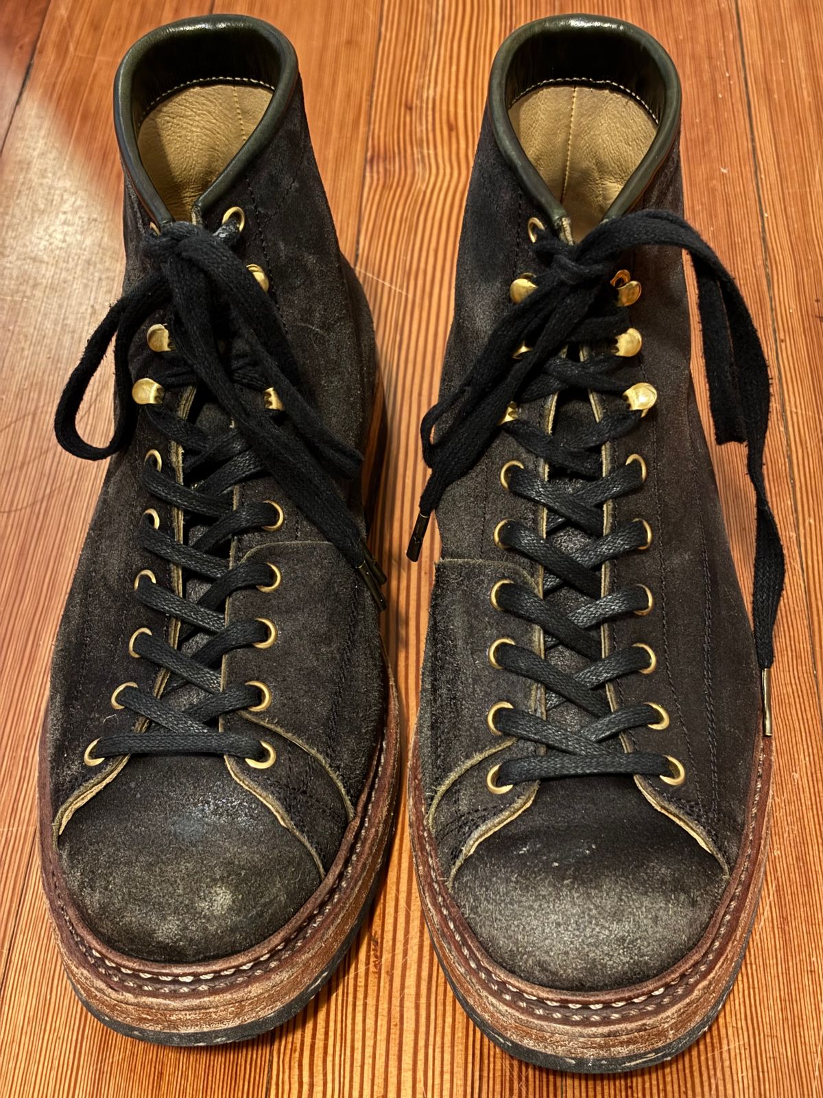 Photo by Tuan_Nguyen on January 4, 2025 of the Sagara Cordmaster in Badalassi Carlo Oliva Minerva Reverse Overdyed Black.
