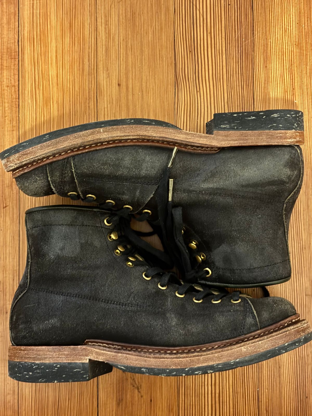 Photo by Tuan_Nguyen on January 4, 2025 of the Sagara Cordmaster in Badalassi Carlo Oliva Minerva Reverse Overdyed Black.
