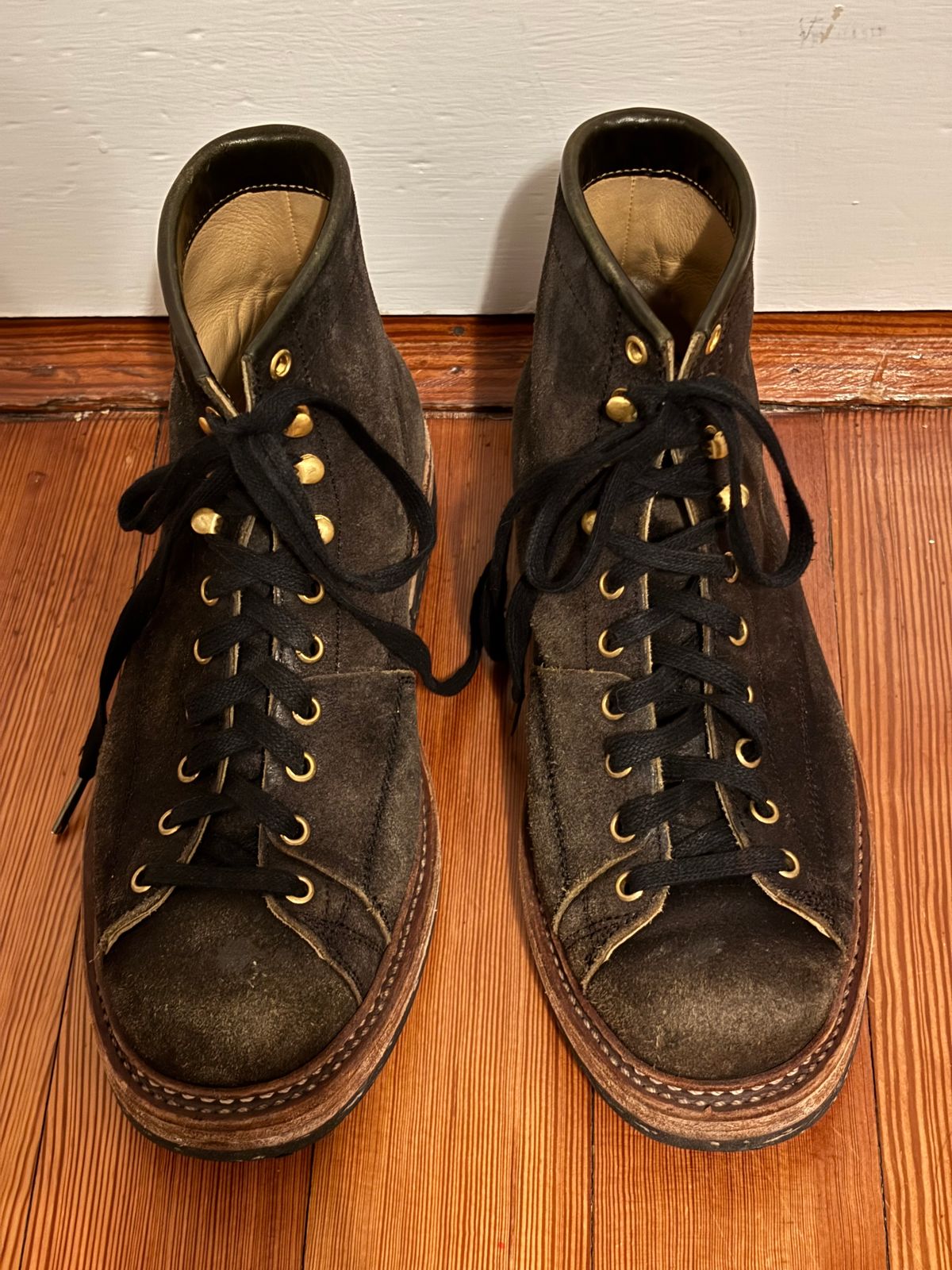 Photo by Tuan_Nguyen on March 26, 2025 of the Sagara Cordmaster in Badalassi Carlo Oliva Minerva Reverse Overdyed Black.