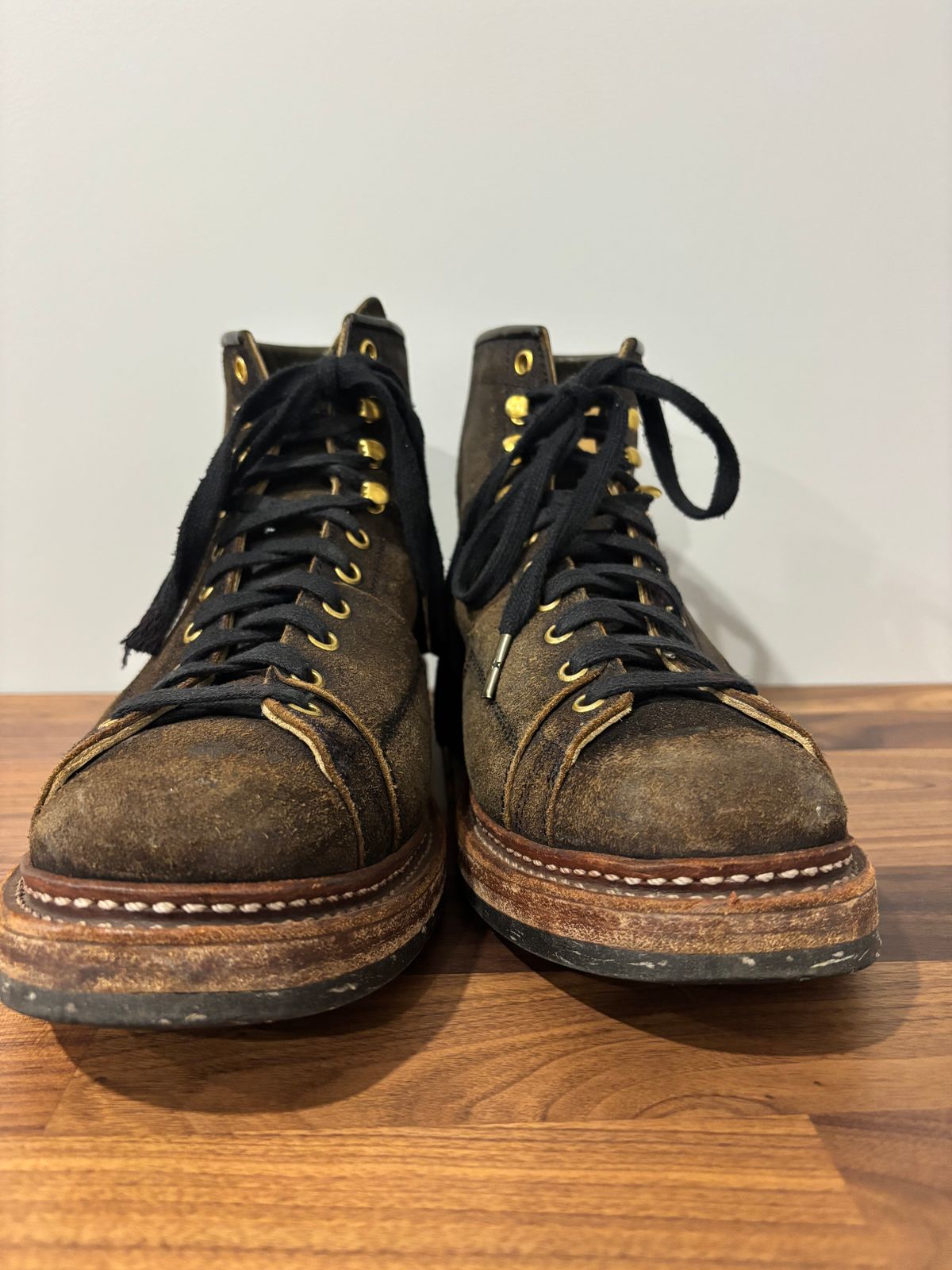 Photo by Tuan_Nguyen on October 6, 2025 of the Sagara Cordmaster in Badalassi Carlo Oliva Minerva Reverse Overdyed Black.