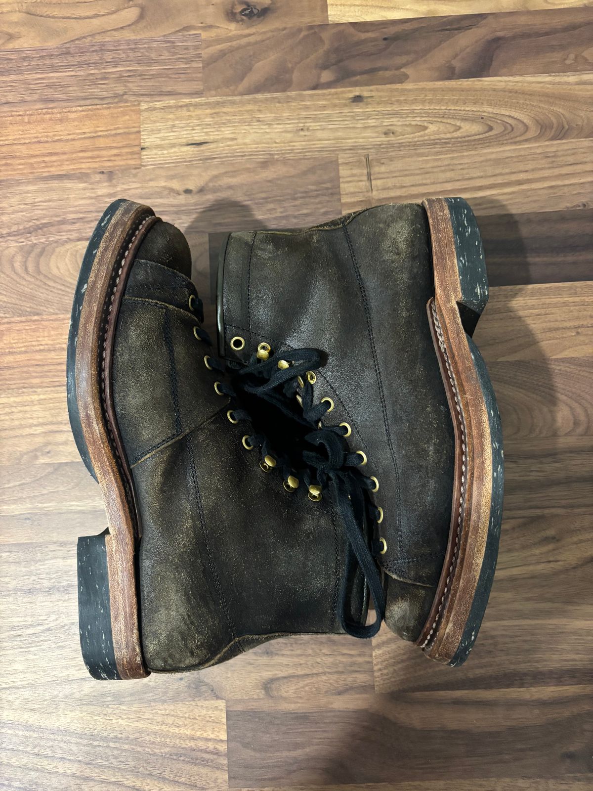 Photo by Tuan_Nguyen on October 6, 2025 of the Sagara Cordmaster in Badalassi Carlo Oliva Minerva Reverse Overdyed Black.