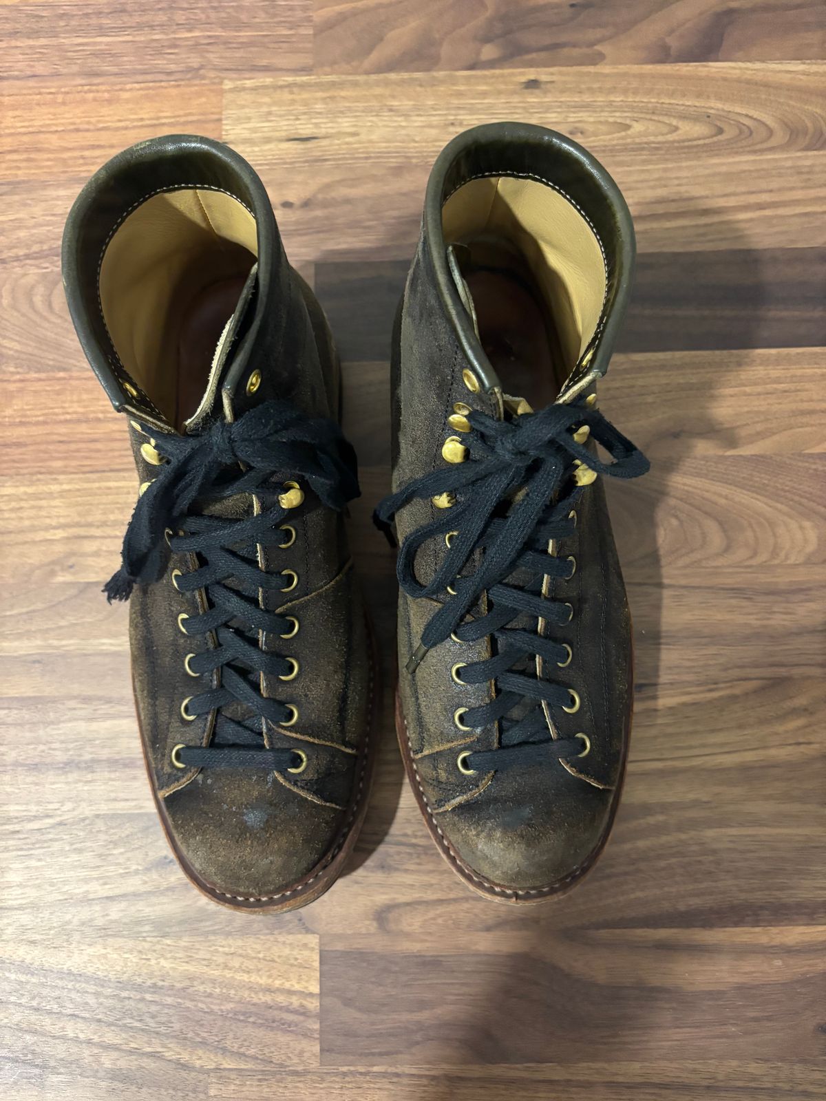 Photo by Tuan_Nguyen on October 6, 2025 of the Sagara Cordmaster in Badalassi Carlo Oliva Minerva Reverse Overdyed Black.