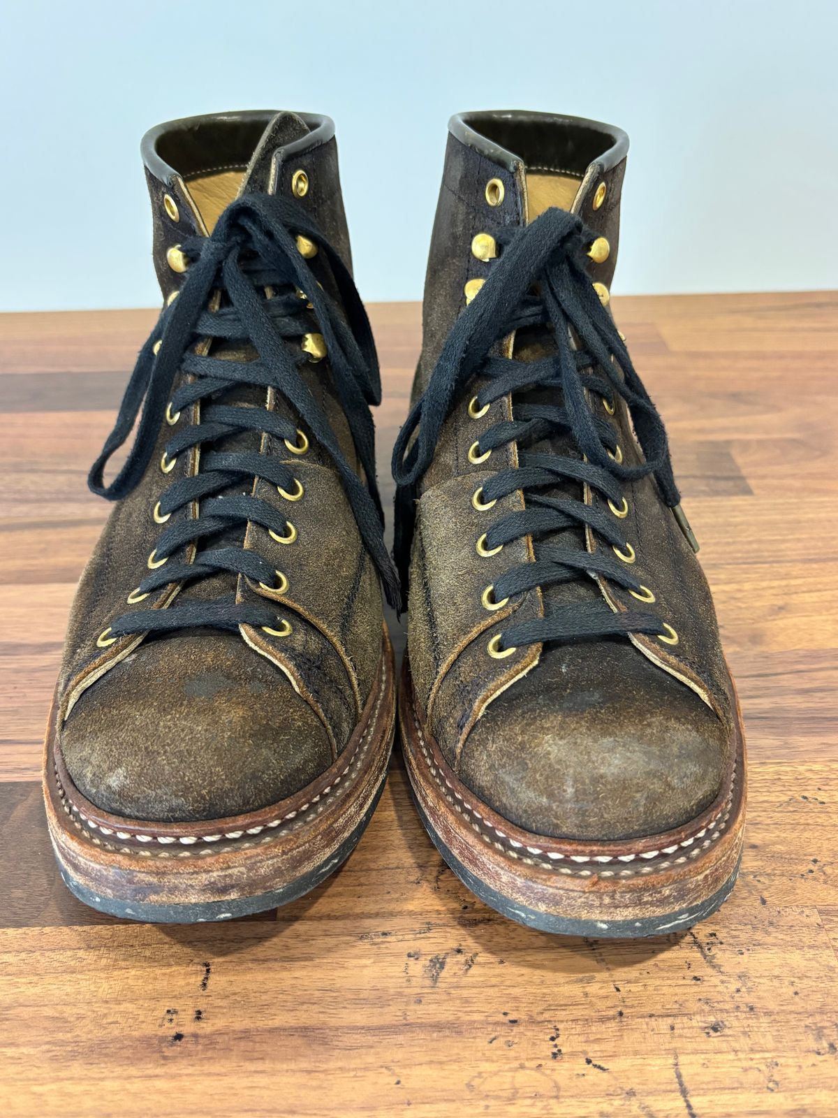 Photo by Tuan_Nguyen on November 4, 2025 of the Sagara Cordmaster in Badalassi Carlo Oliva Minerva Reverse Overdyed Black.