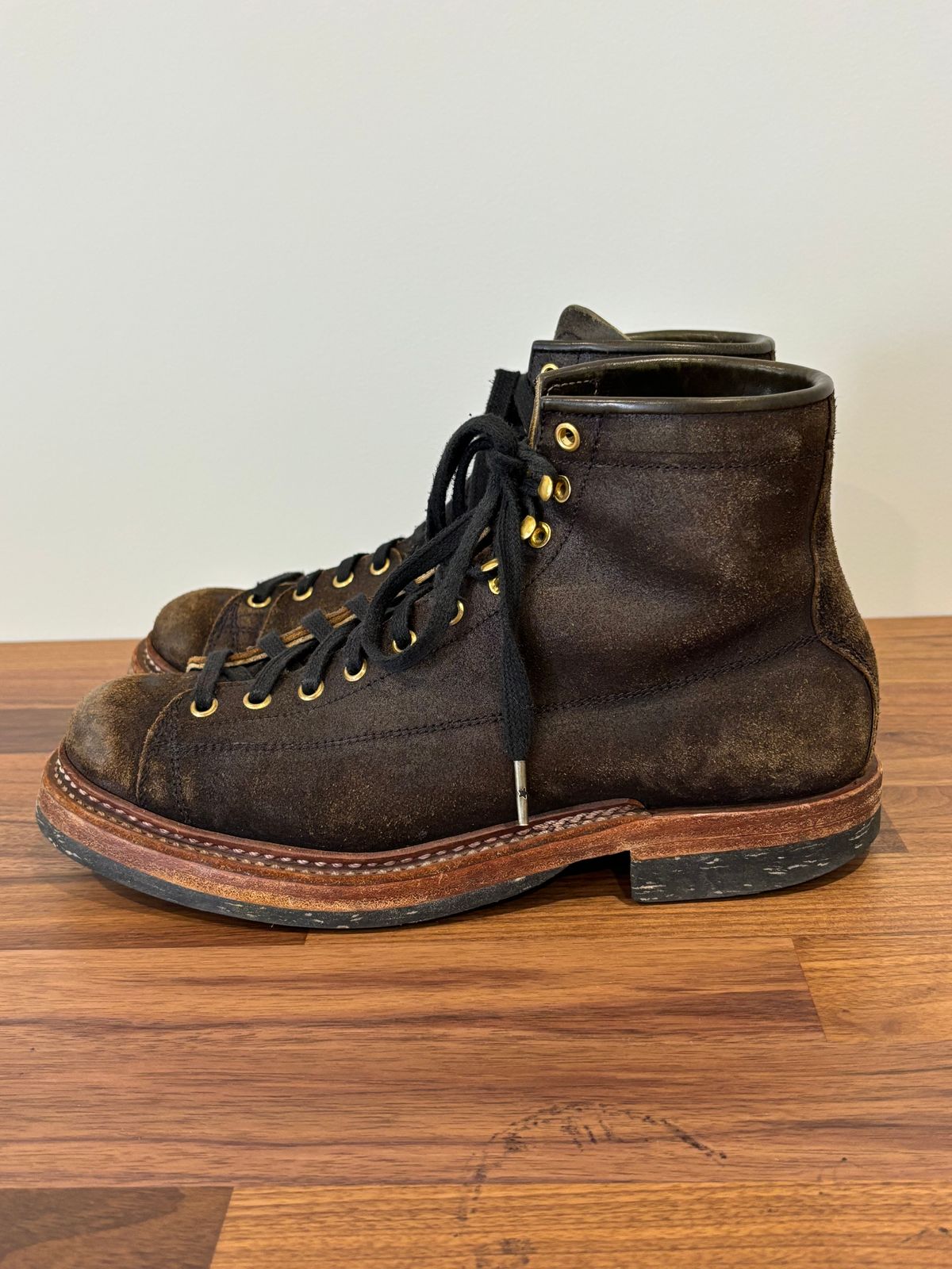 Photo by Tuan_Nguyen on November 4, 2025 of the Sagara Cordmaster in Badalassi Carlo Oliva Minerva Reverse Overdyed Black.