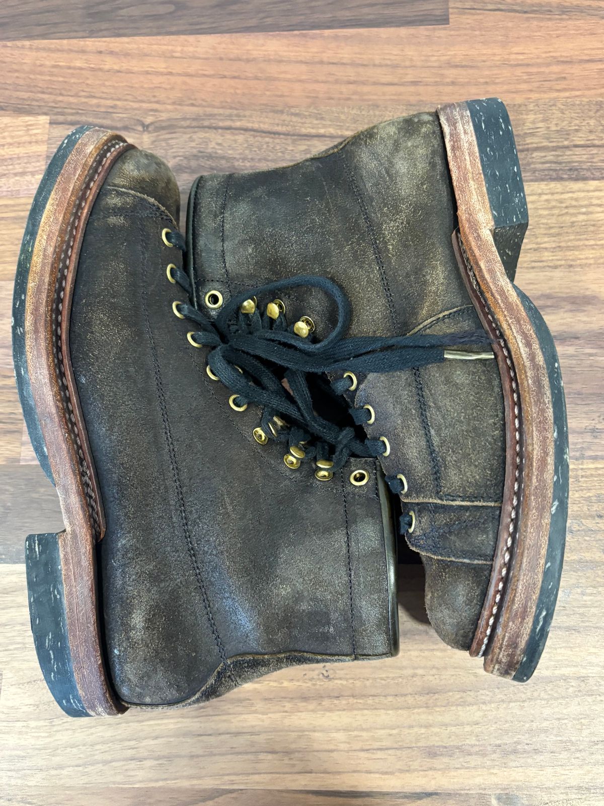 Photo by Tuan_Nguyen on November 4, 2025 of the Sagara Cordmaster in Badalassi Carlo Oliva Minerva Reverse Overdyed Black.