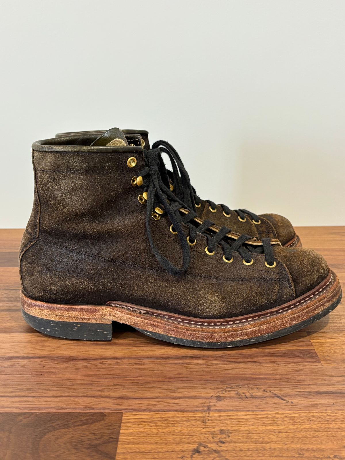 Photo by Tuan_Nguyen on November 4, 2025 of the Sagara Cordmaster in Badalassi Carlo Oliva Minerva Reverse Overdyed Black.