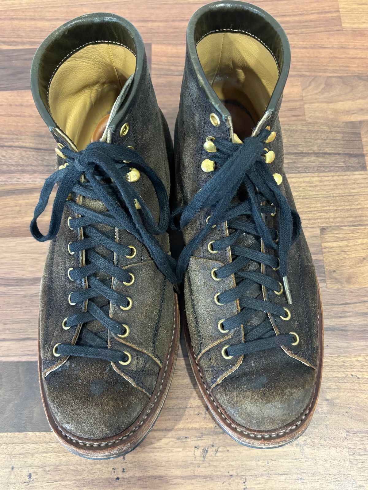 Photo by Tuan_Nguyen on November 4, 2025 of the Sagara Cordmaster in Badalassi Carlo Oliva Minerva Reverse Overdyed Black.