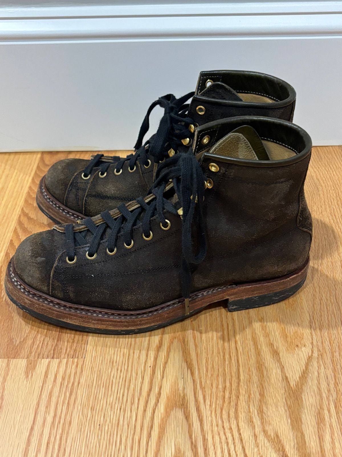 Photo by Tuan_Nguyen on December 4, 2025 of the Sagara Cordmaster in Badalassi Carlo Oliva Minerva Reverse Overdyed Black.