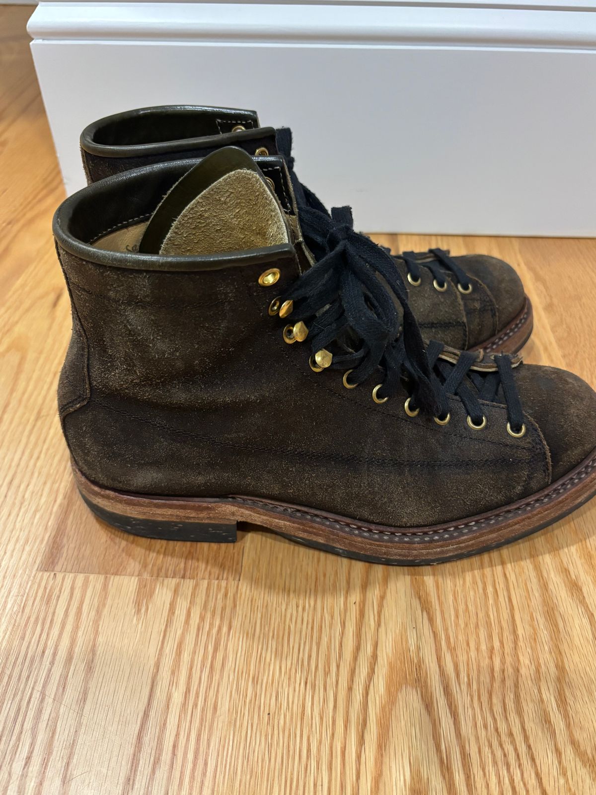 Photo by Tuan_Nguyen on December 4, 2025 of the Sagara Cordmaster in Badalassi Carlo Oliva Minerva Reverse Overdyed Black.