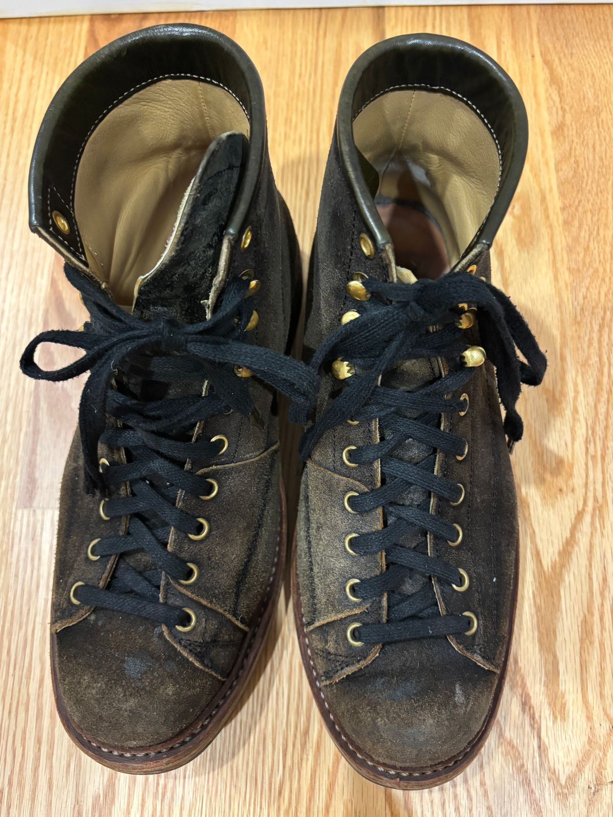 Photo by Tuan_Nguyen on December 4, 2025 of the Sagara Cordmaster in Badalassi Carlo Oliva Minerva Reverse Overdyed Black.