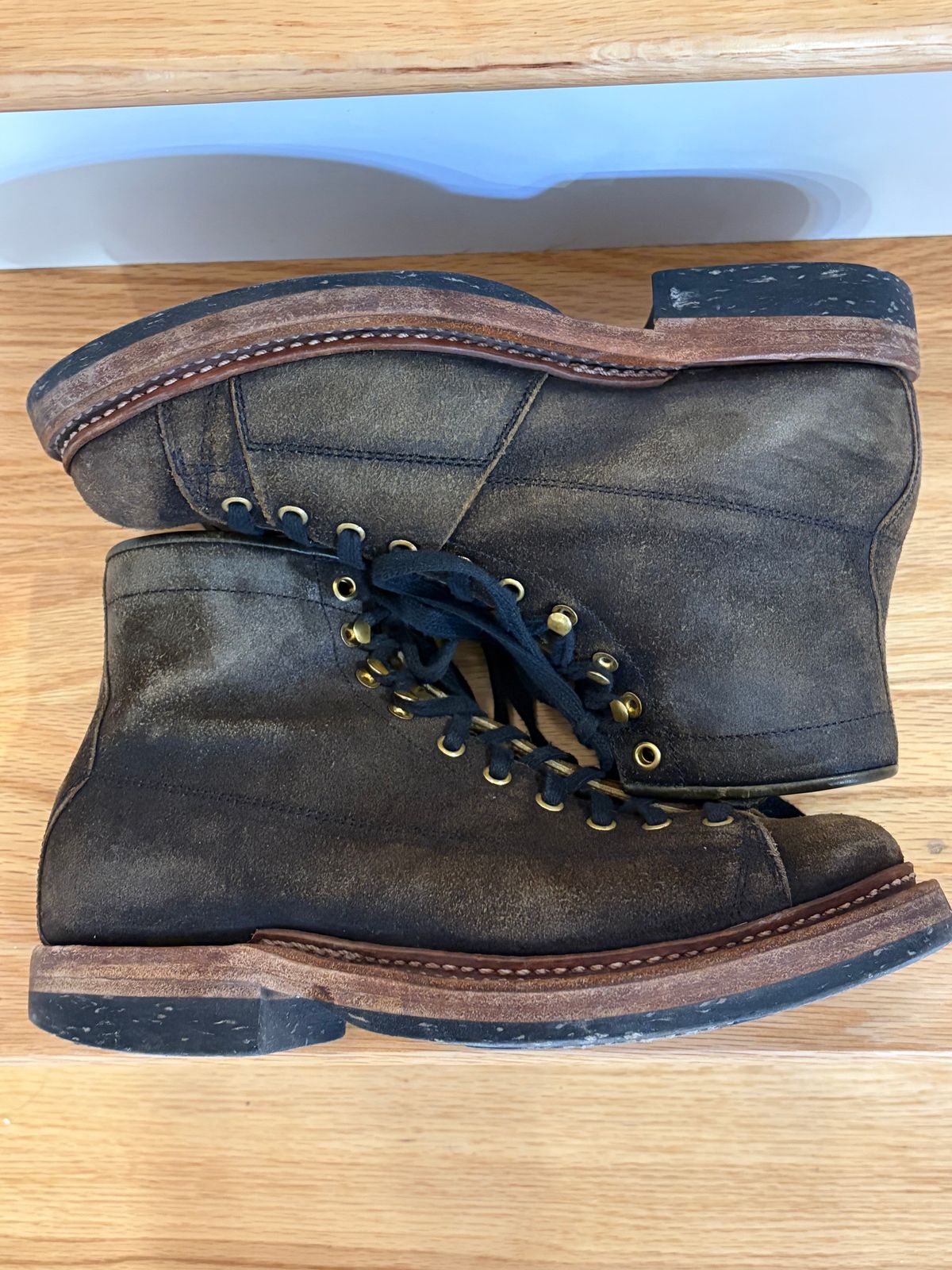 Photo by Tuan_Nguyen on January 3, 2026 of the Sagara Cordmaster in Badalassi Carlo Oliva Minerva Reverse Overdyed Black.