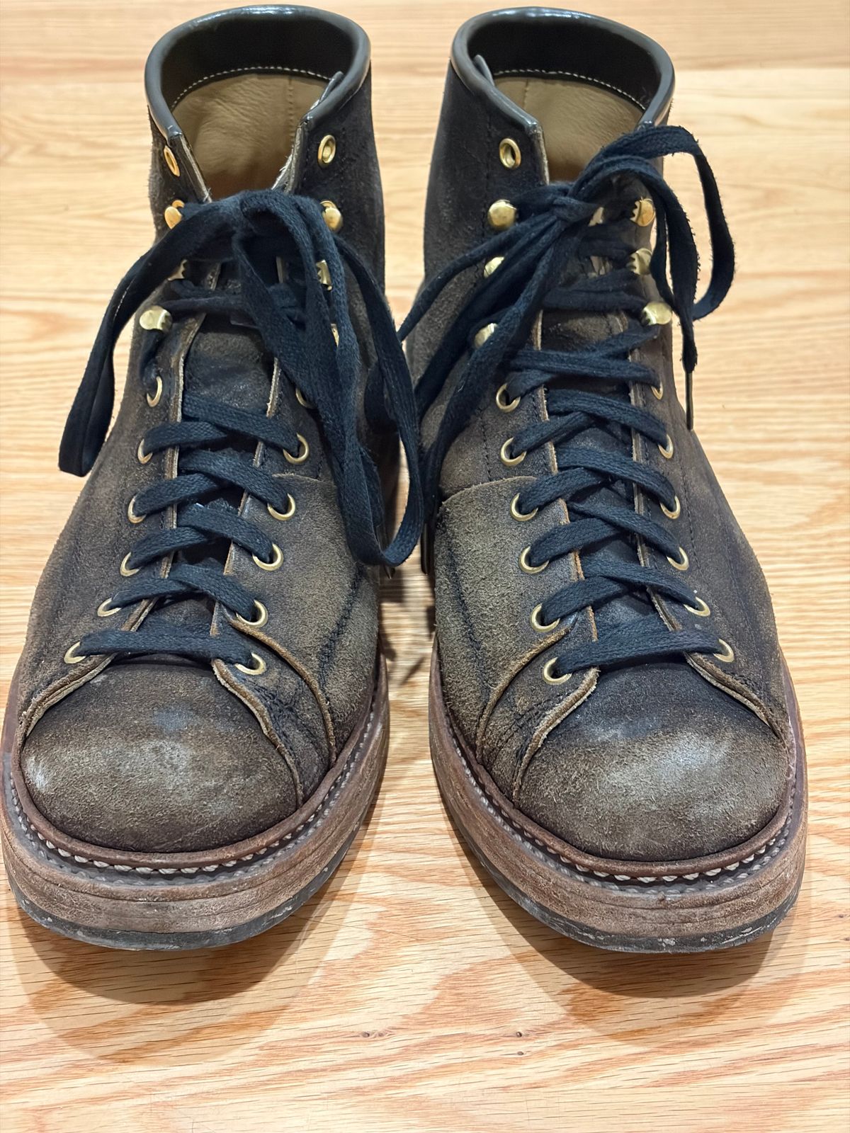 Photo by Tuan_Nguyen on February 5, 2026 of the Sagara Cordmaster in Badalassi Carlo Oliva Minerva Reverse Overdyed Black.