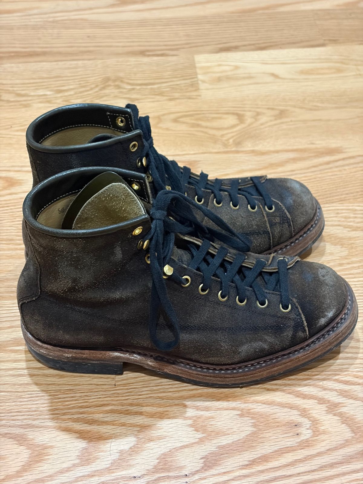 Photo by Tuan_Nguyen on February 5, 2026 of the Sagara Cordmaster in Badalassi Carlo Oliva Minerva Reverse Overdyed Black.