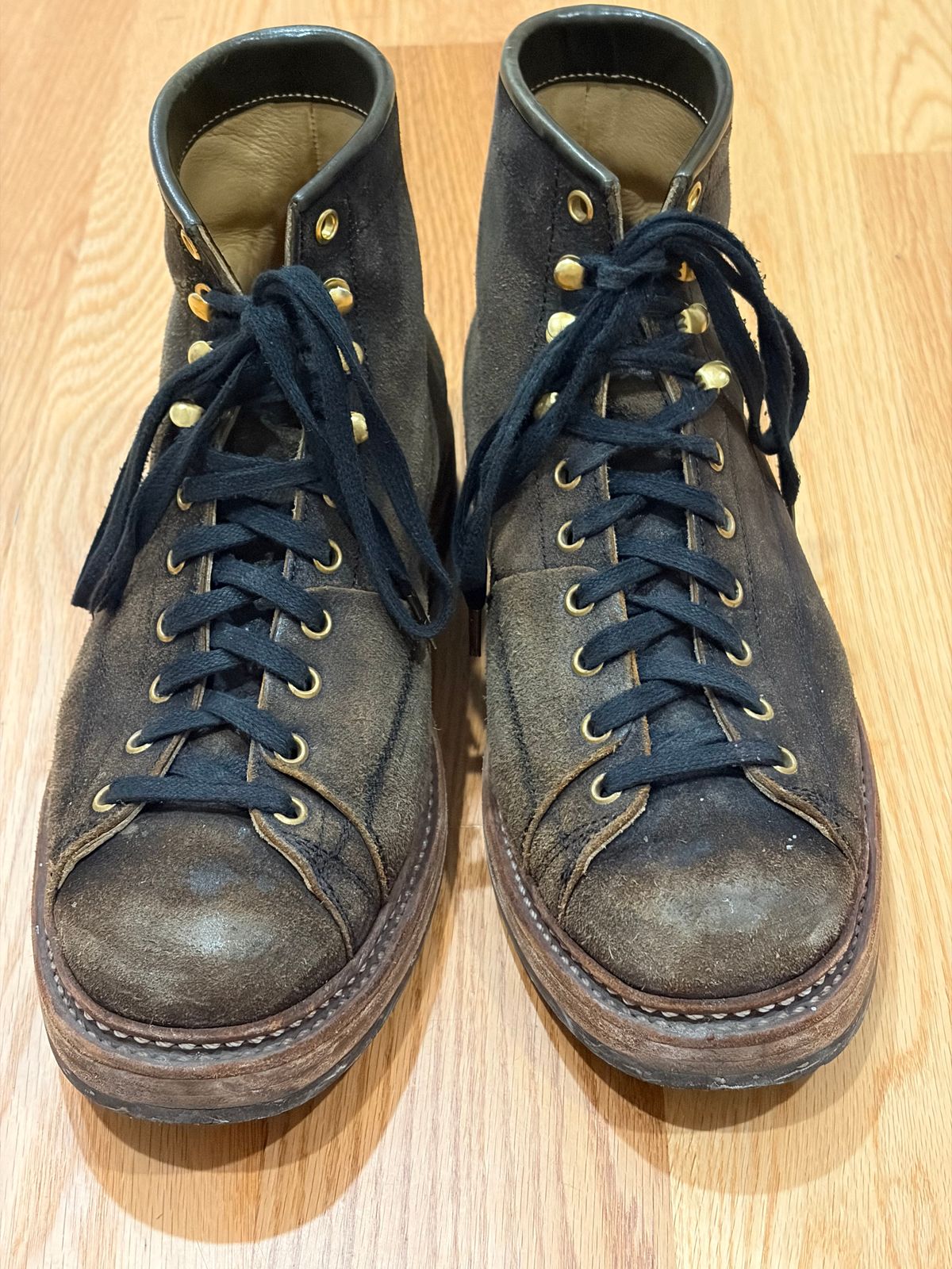 Photo by Tuan_Nguyen on March 5, 2026 of the Sagara Cordmaster in Badalassi Carlo Oliva Minerva Reverse Overdyed Black.