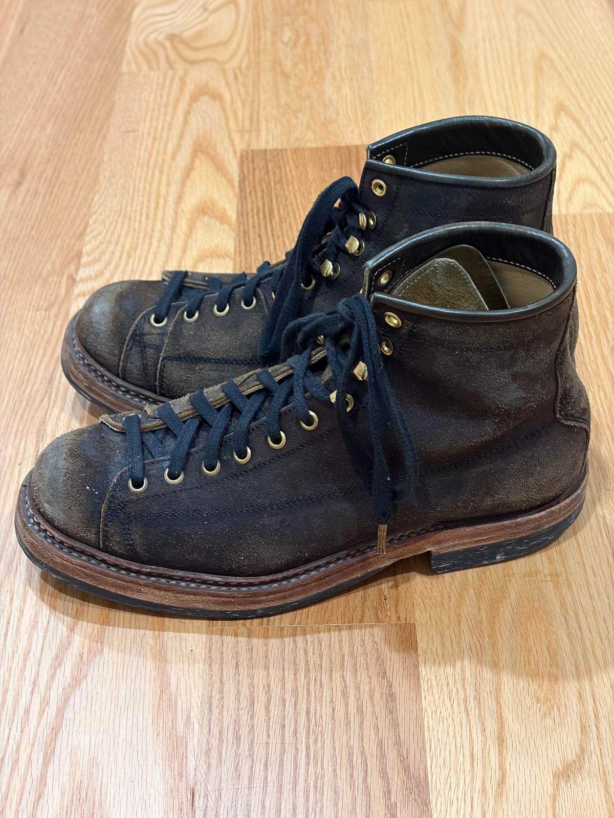 Photo by Tuan_Nguyen on March 5, 2026 of the Sagara Cordmaster in Badalassi Carlo Oliva Minerva Reverse Overdyed Black.