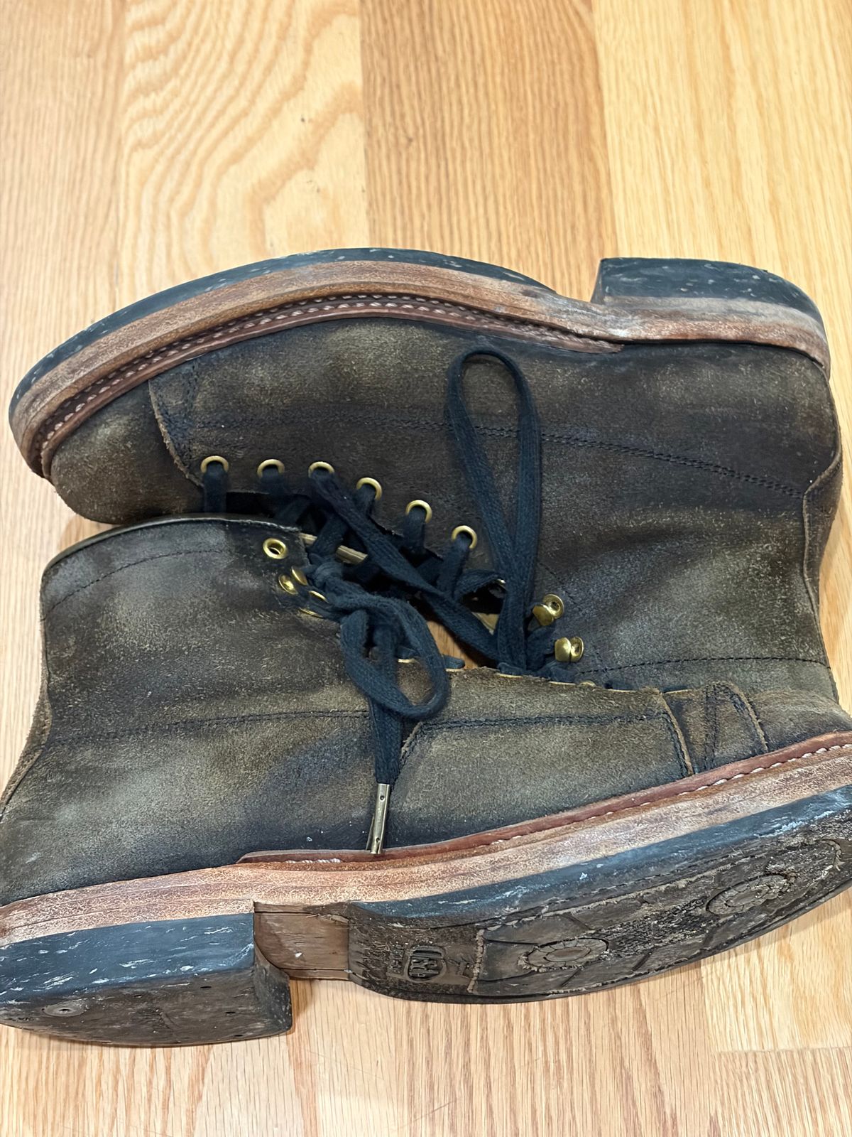 Photo by Tuan_Nguyen on March 5, 2026 of the Sagara Cordmaster in Badalassi Carlo Oliva Minerva Reverse Overdyed Black.