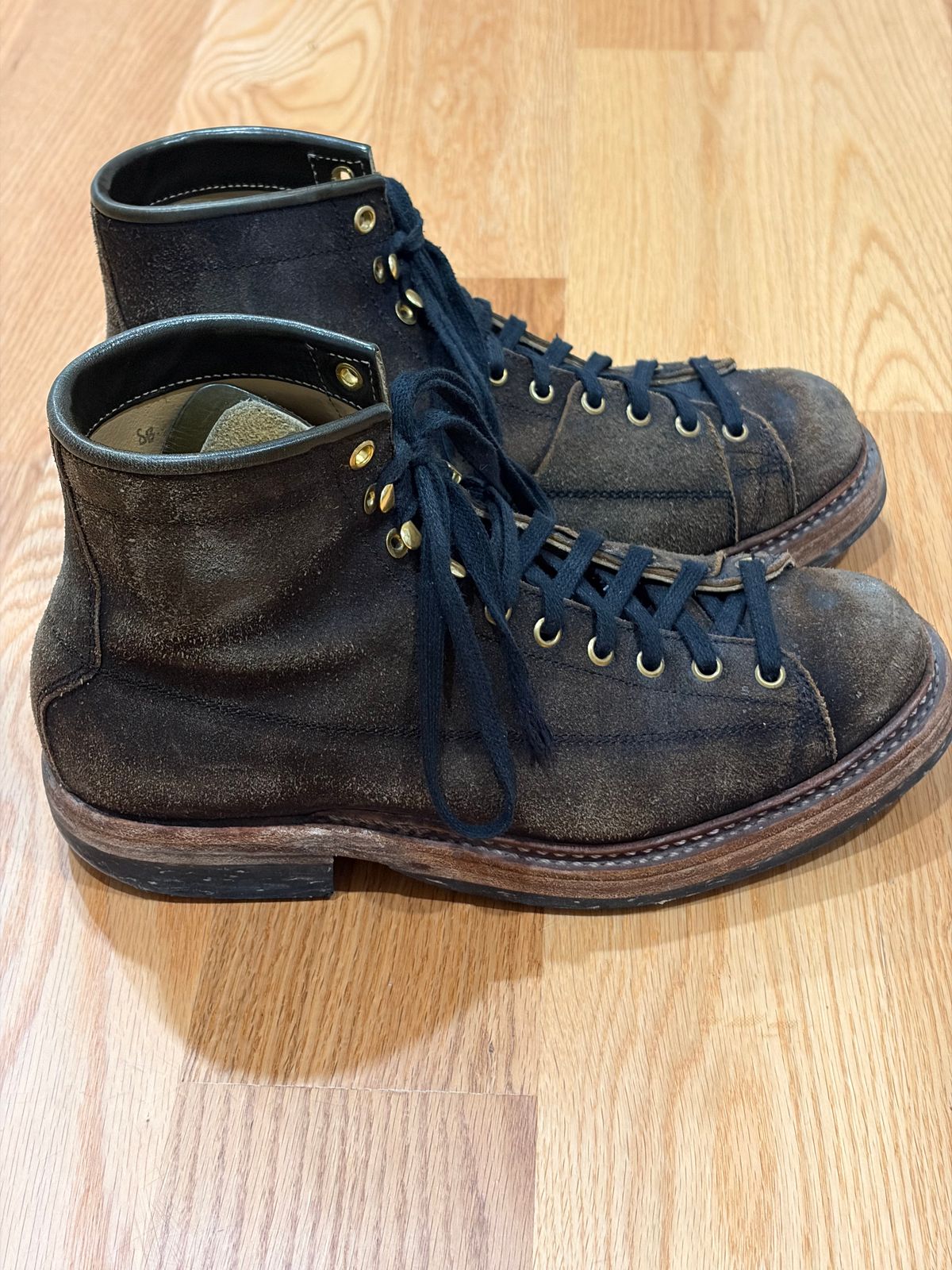 Photo by Tuan_Nguyen on March 5, 2026 of the Sagara Cordmaster in Badalassi Carlo Oliva Minerva Reverse Overdyed Black.