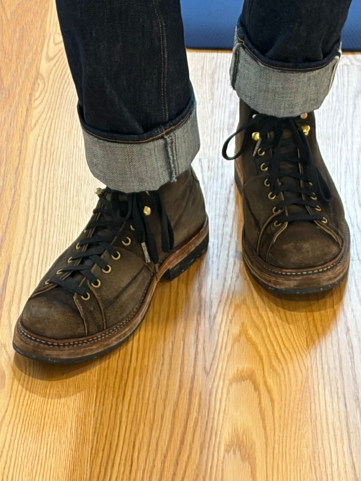 Photo by Tuan_Nguyen on April 3, 2026 of the Sagara Cordmaster in Badalassi Carlo Oliva Minerva Reverse Overdyed Black.